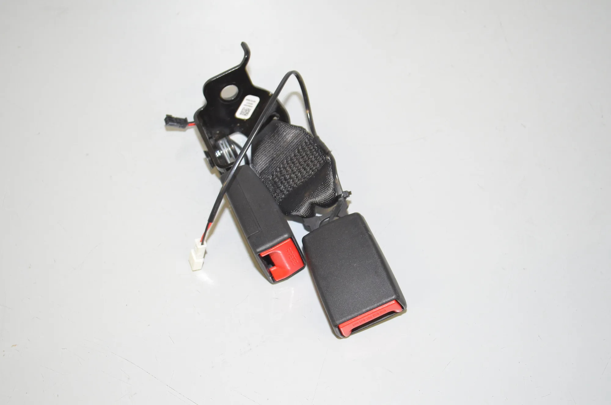 Rear Middle Seat Buckle – OEM 5A44F66 · BMW iX3 (G08) (2020 - -) Electric (286 HP) 2022 – 2