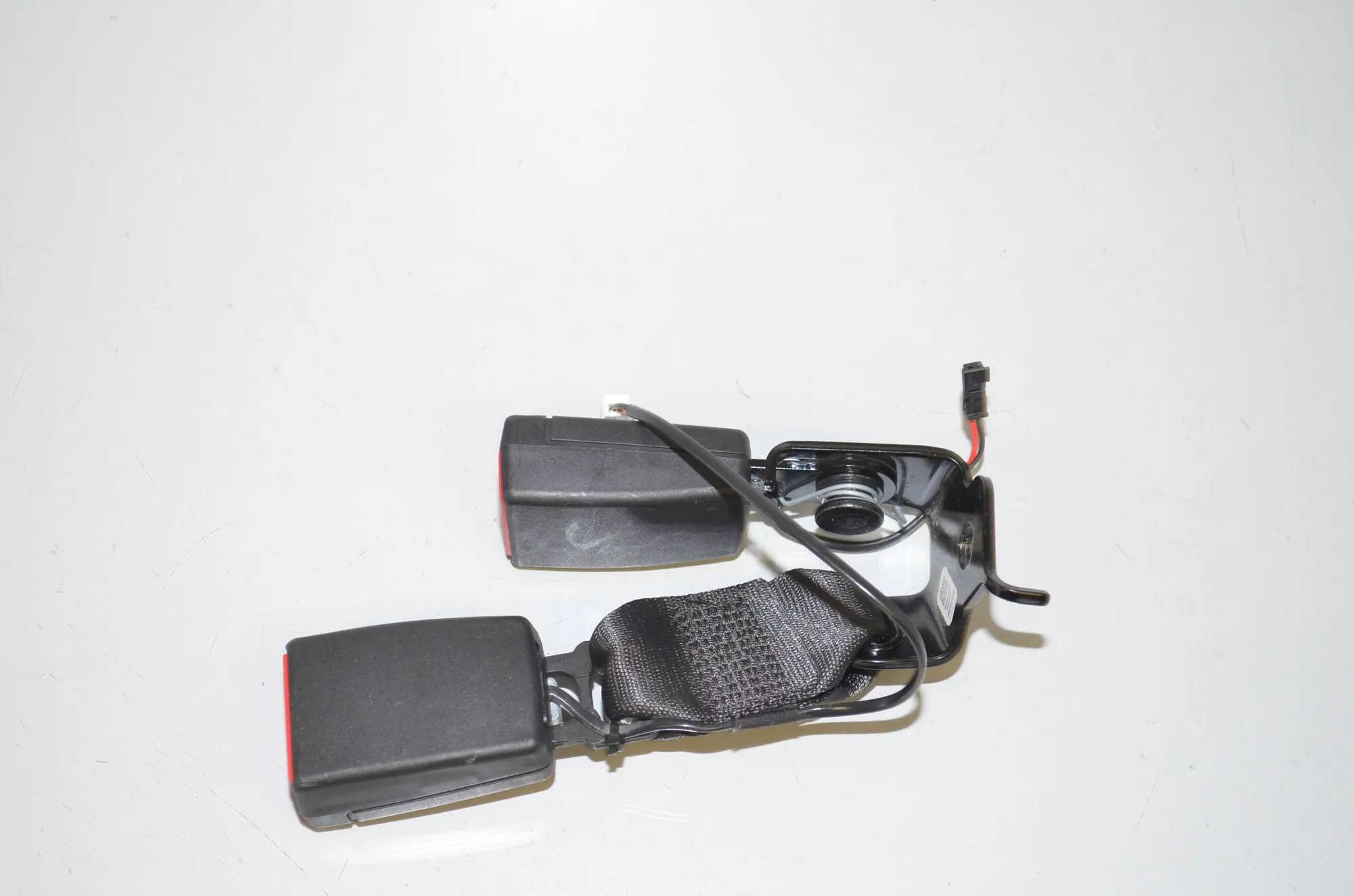 Rear Middle Seat Buckle – OEM 5A44F66 · BMW iX3 (G08) (2020 - -) Electric (286 HP) 2022