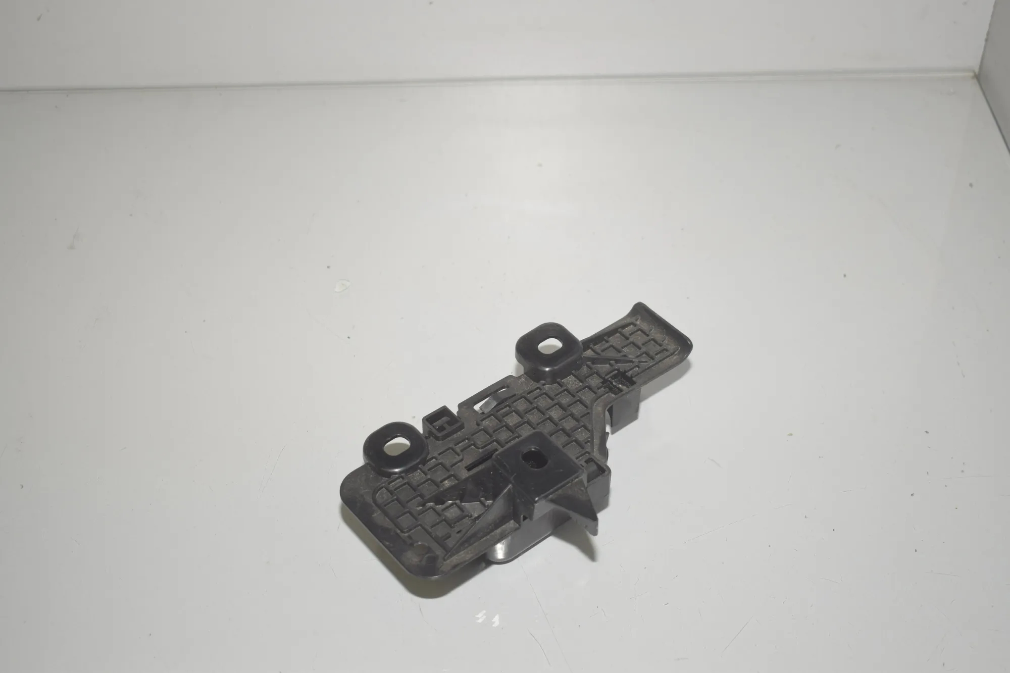 Bracket – OEM 9886420 · BMW iX3 (G08) (2020 - -) Electric (286 HP) 2022 – 3