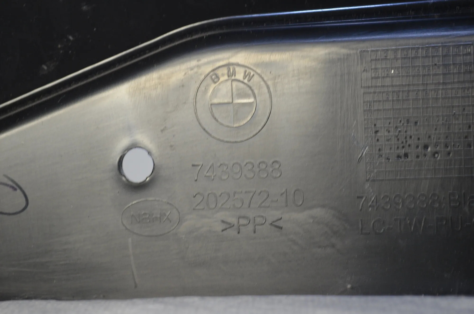 Bracket – OEM 7439388 · BMW iX3 (G08) (2020 - -) Electric (286 HP) 2022 – 5