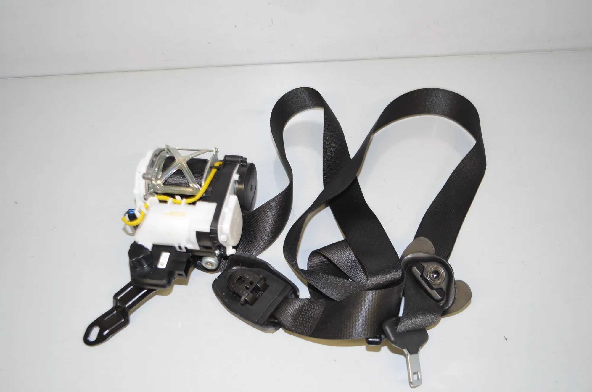 Front Left Seatbelt – OEM 7469953 · BMW iX3 (G08) (2020 - -) Electric (286 HP) 2022 – 3