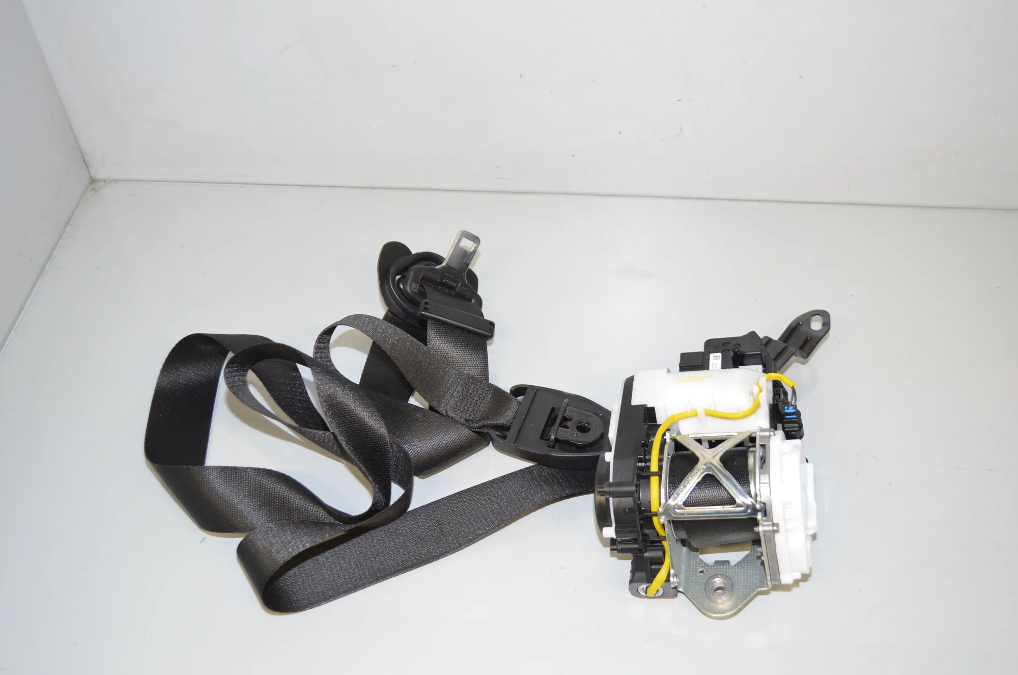 Front Left Seatbelt – OEM 7469953 · BMW iX3 (G08) (2020 - -) Electric (286 HP) 2022