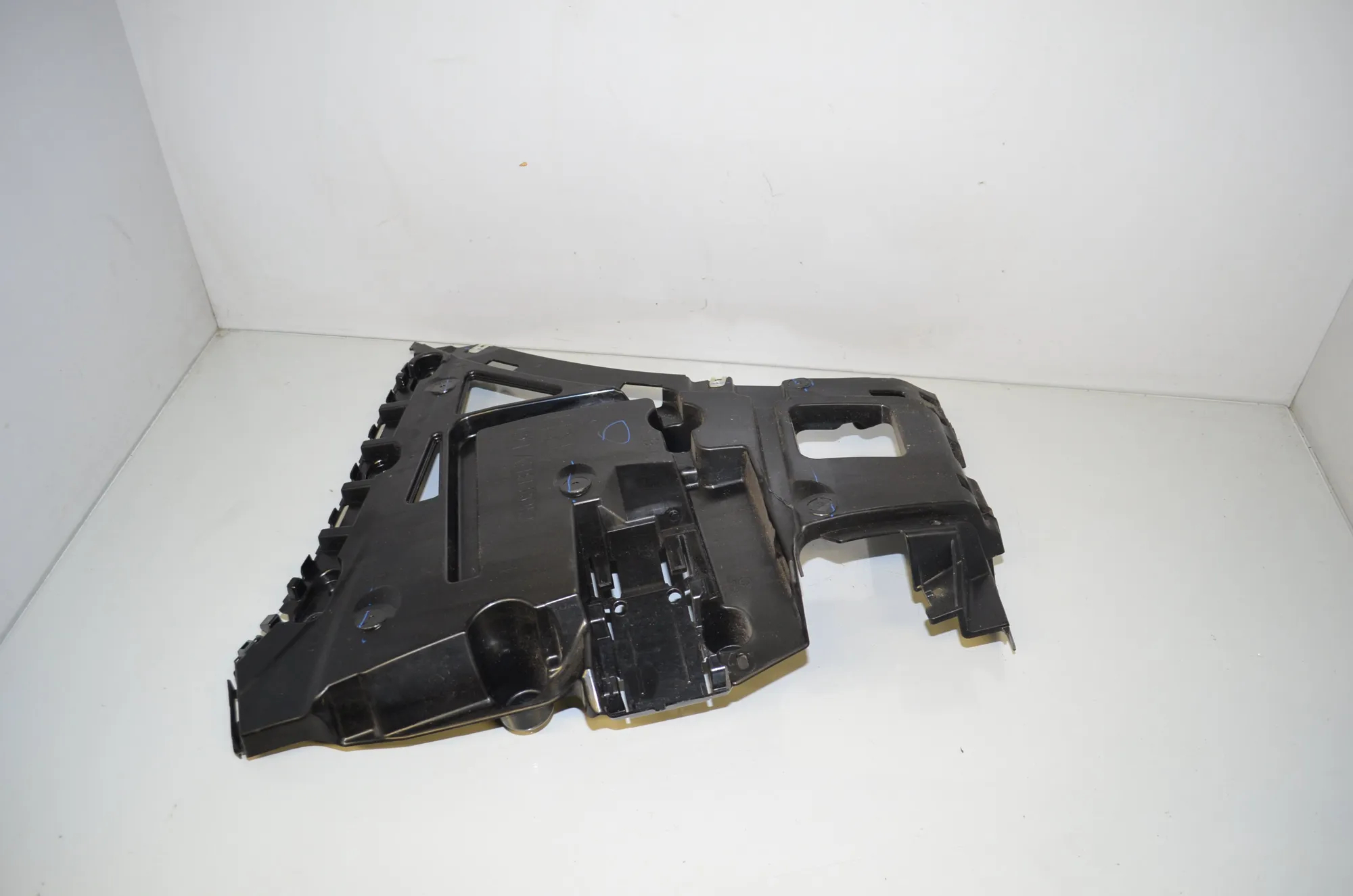 Rear Right Bumper Bracket – OEM 9853316 · BMW iX3 (G08) (2020 - -) Electric (286 HP) 2022 – 5