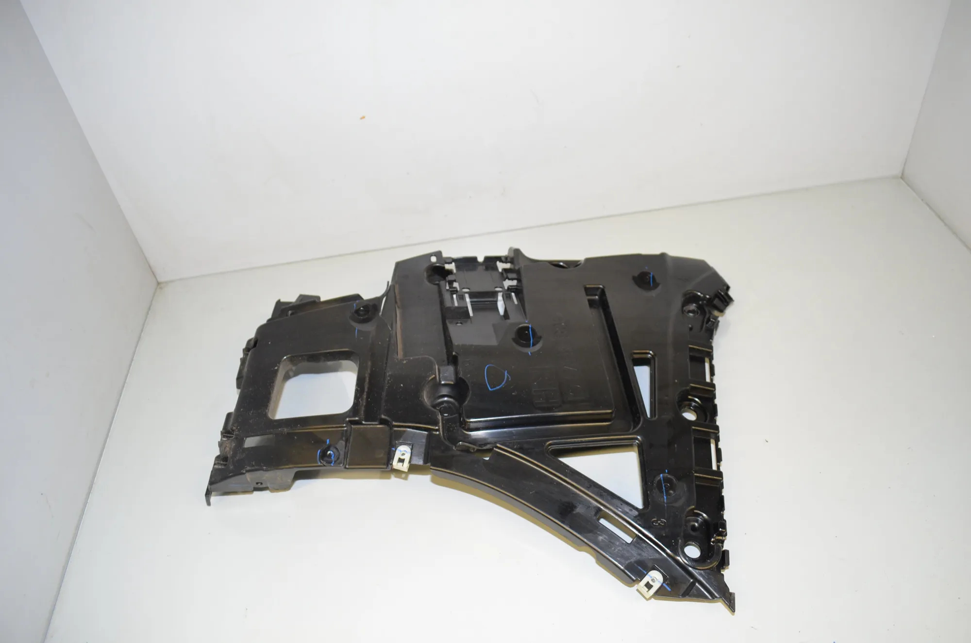 Rear Right Bumper Bracket – OEM 9853316 · BMW iX3 (G08) (2020 - -) Electric (286 HP) 2022 – 4