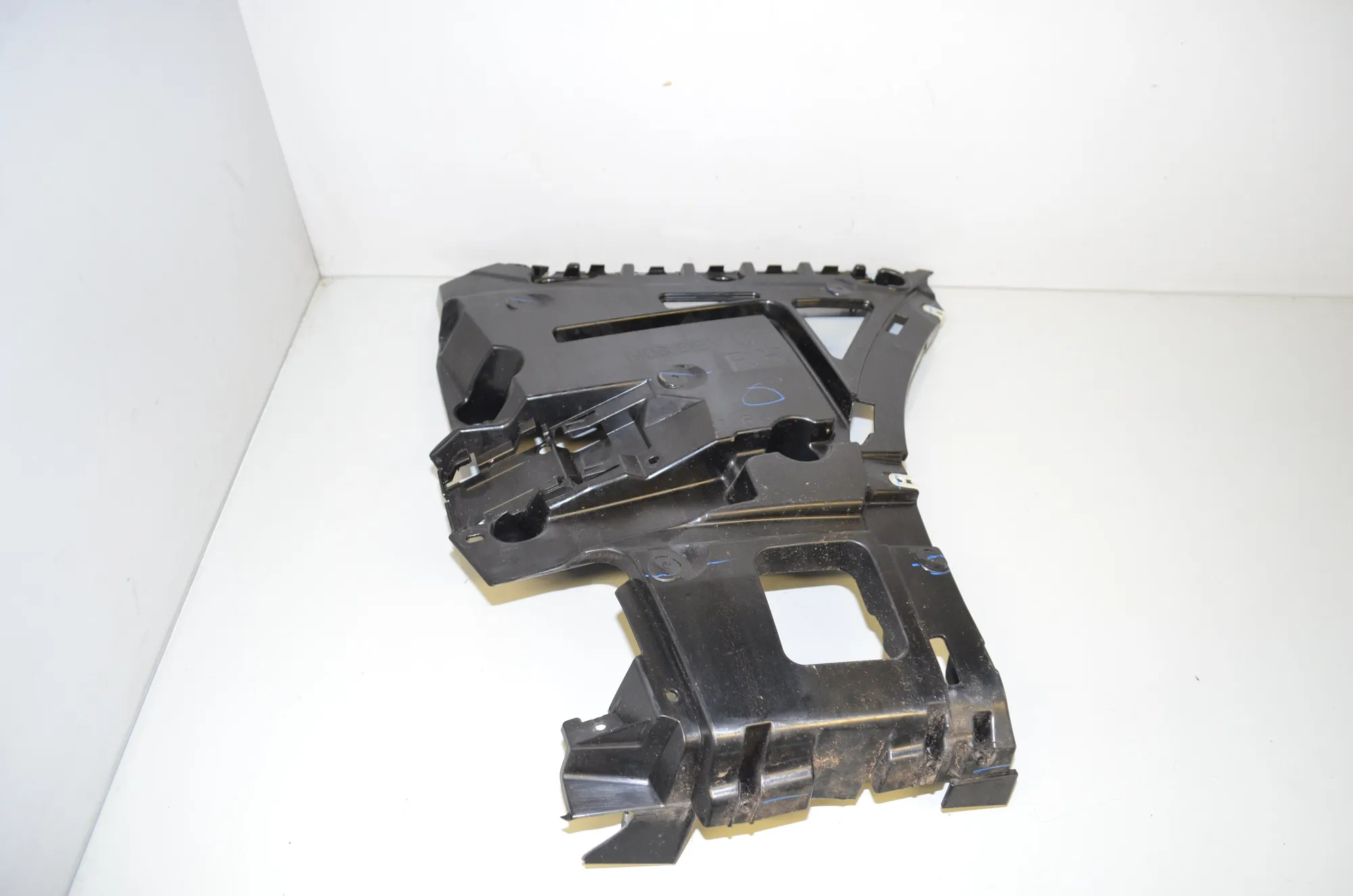 Rear Right Bumper Bracket – OEM 9853316 · BMW iX3 (G08) (2020 - -) Electric (286 HP) 2022