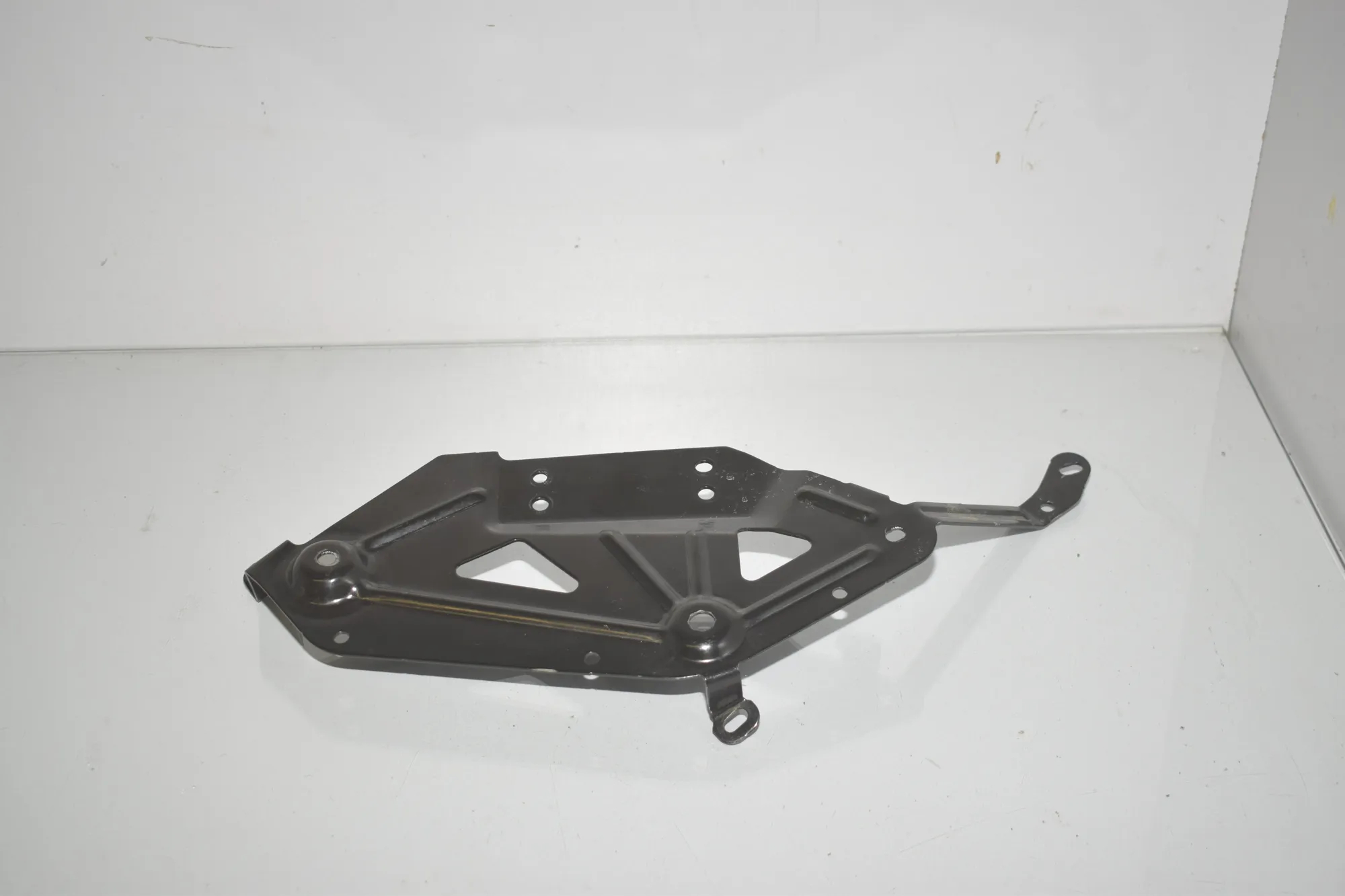Bracket – OEM 8473997 · BMW iX3 (G08) (2020 - -) Electric (286 HP) 2022