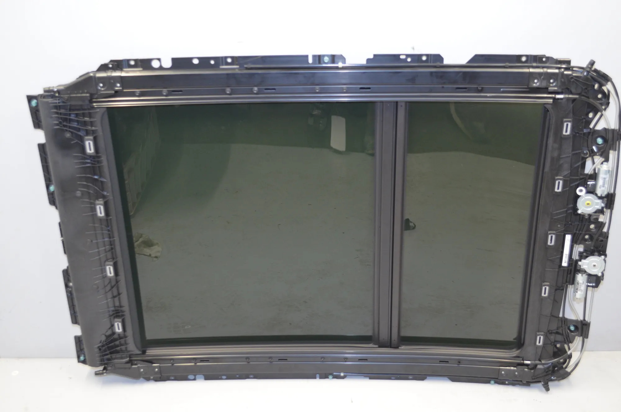 Sunroof – OEM 7493147 · BMW iX3 (G08) (2020 - -) Electric (286 HP) 2022 – 4