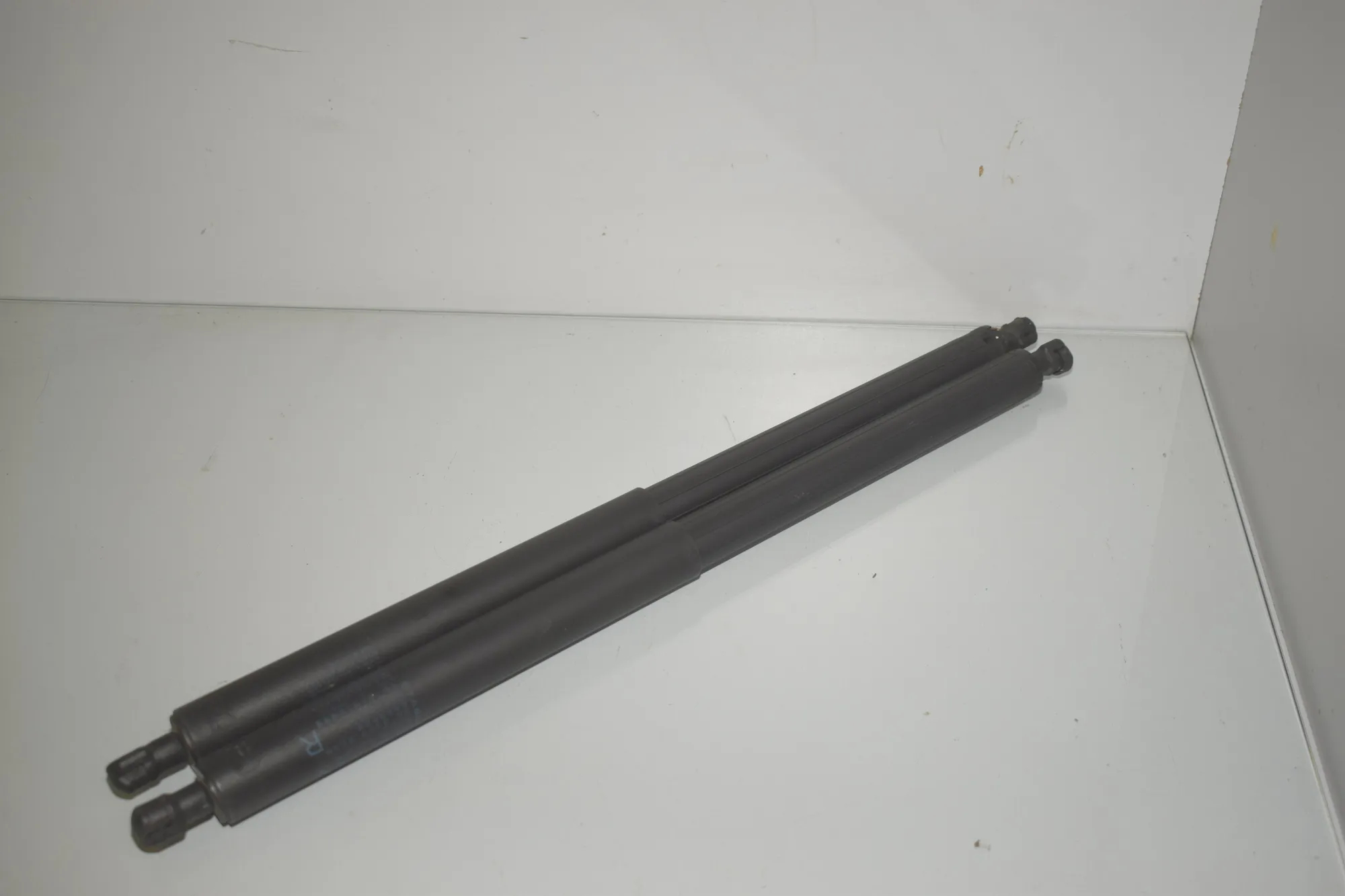 Left Side Tailgate Gas Strut – OEM 7411917 · BMW 2 Gran Tourer (F46) 218 i 2015 – 2