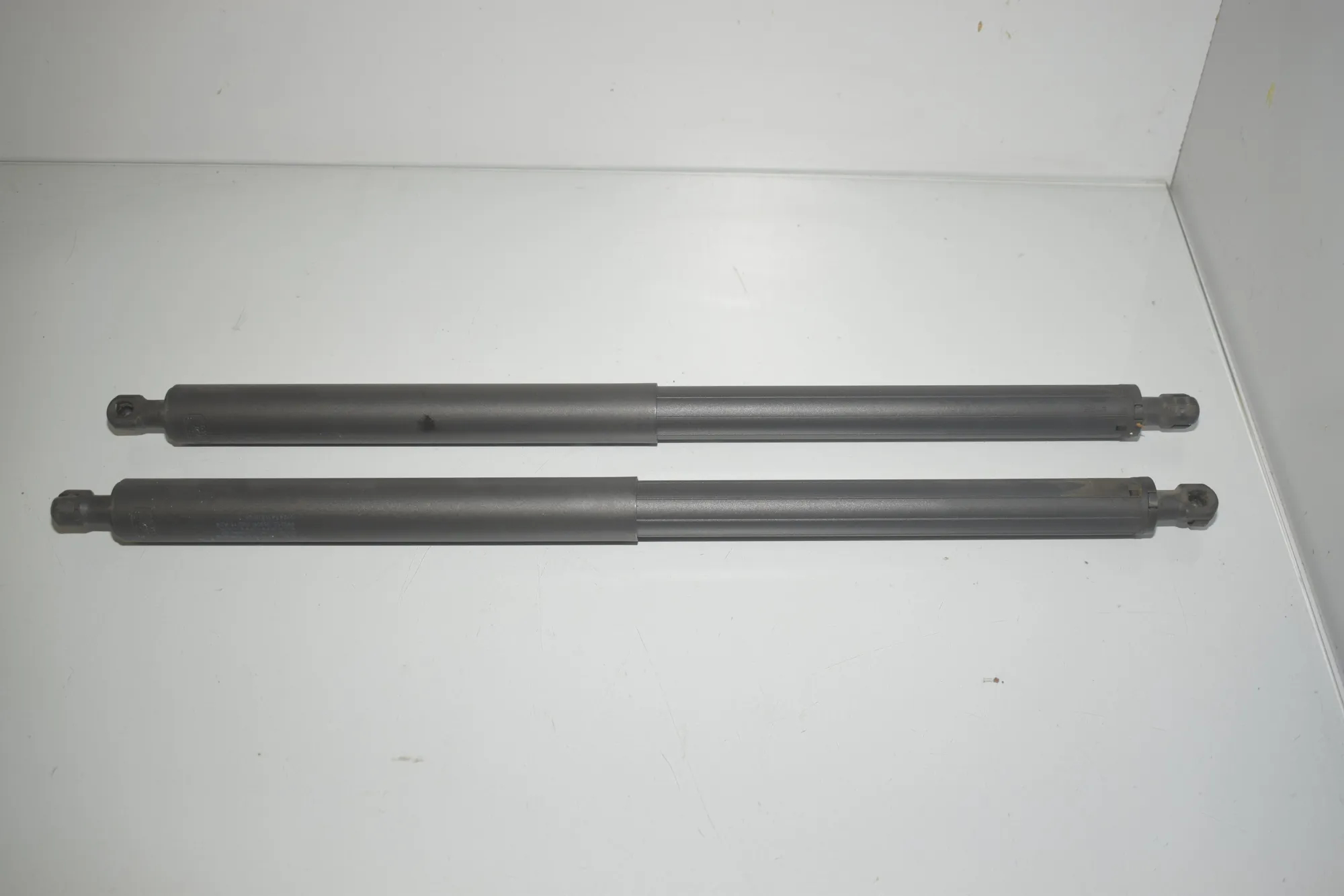 Left Side Tailgate Gas Strut – OEM 7411917 · BMW 2 Gran Tourer (F46) 218 i 2015
