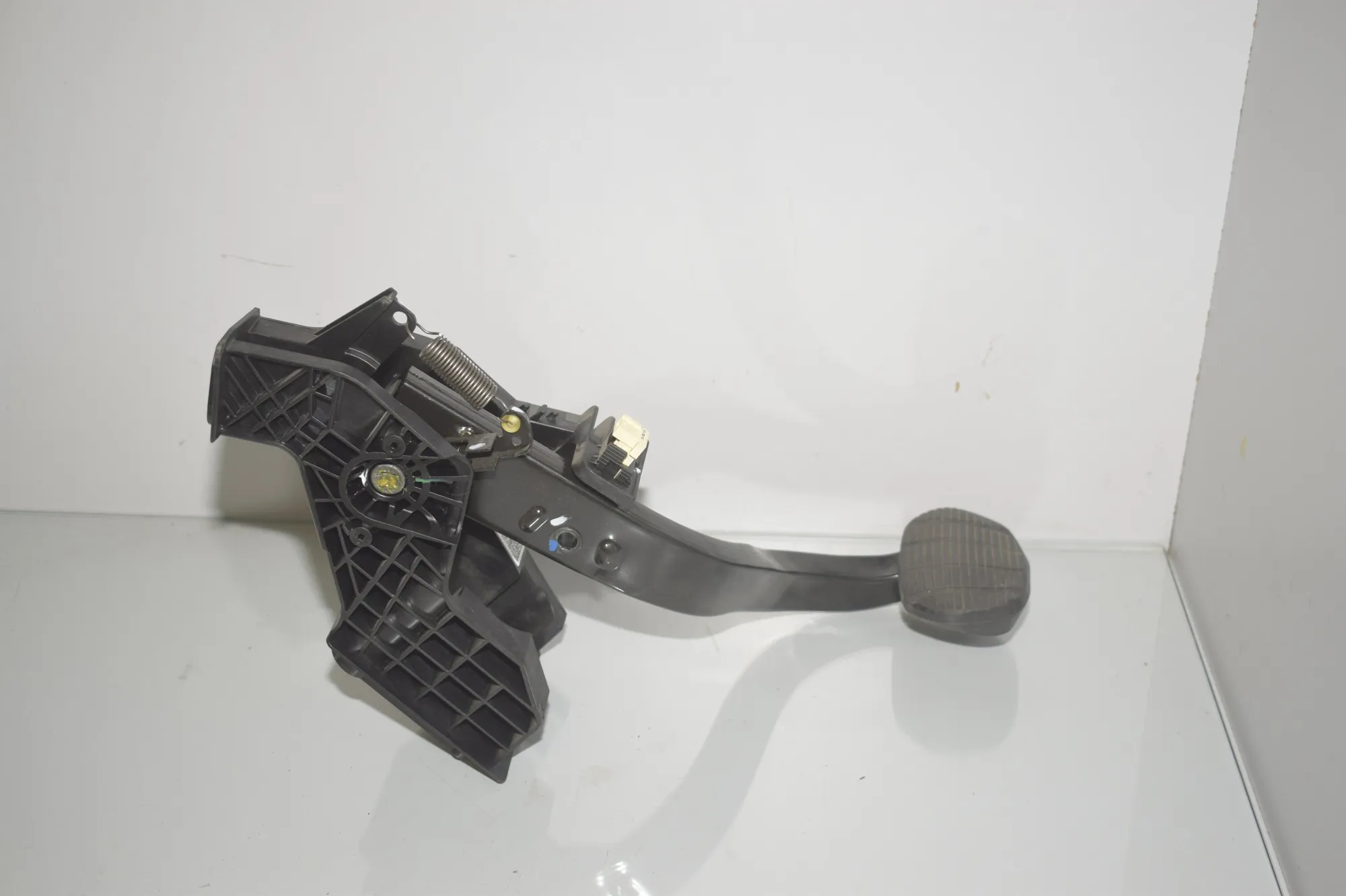 Brake Pedal – OEM 6856596 · BMW 2 Gran Tourer (F46) 218 i 2015 – 2