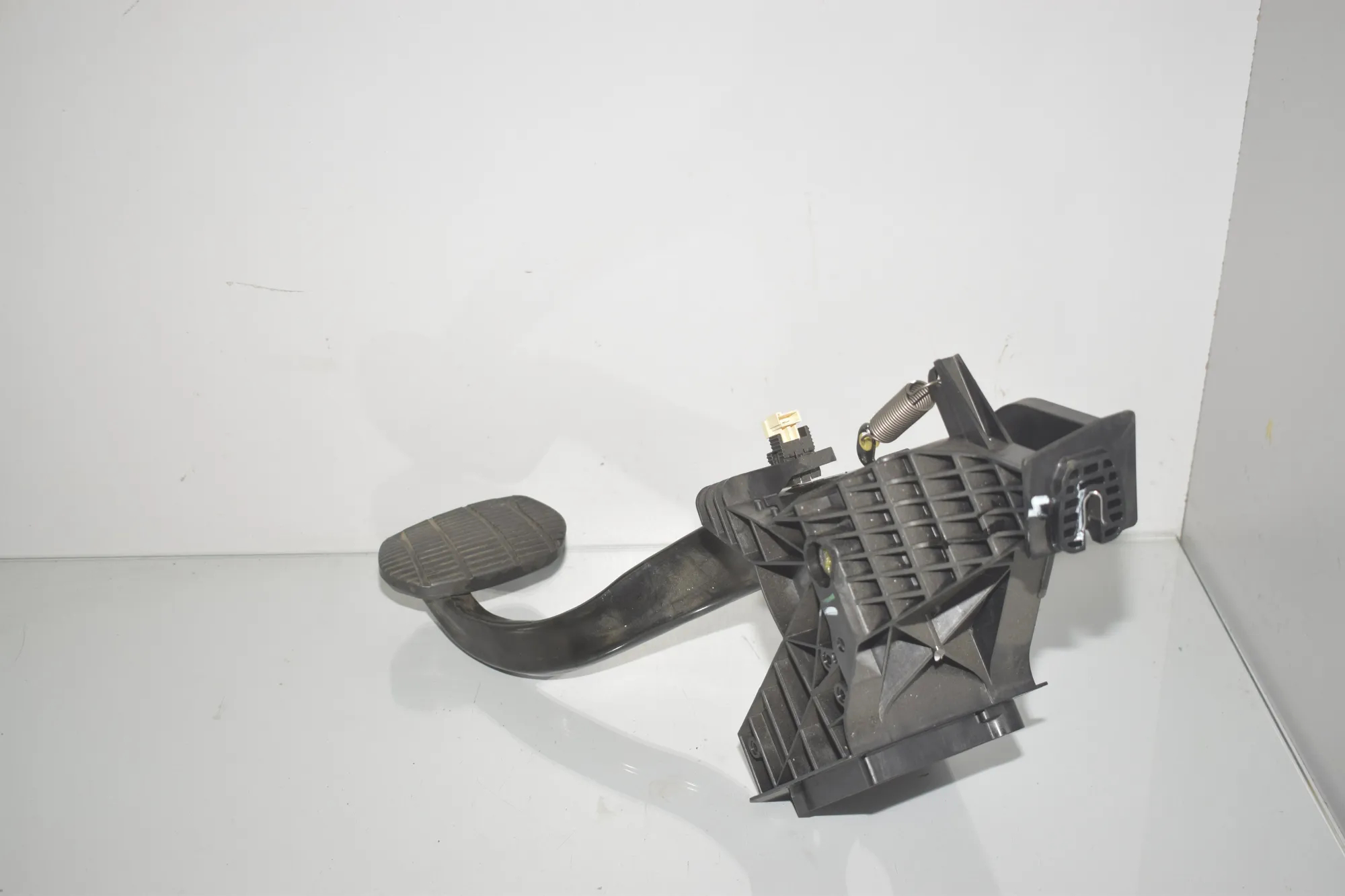Brake Pedal – OEM 6856596 · BMW 2 Gran Tourer (F46) 218 i 2015 – 3