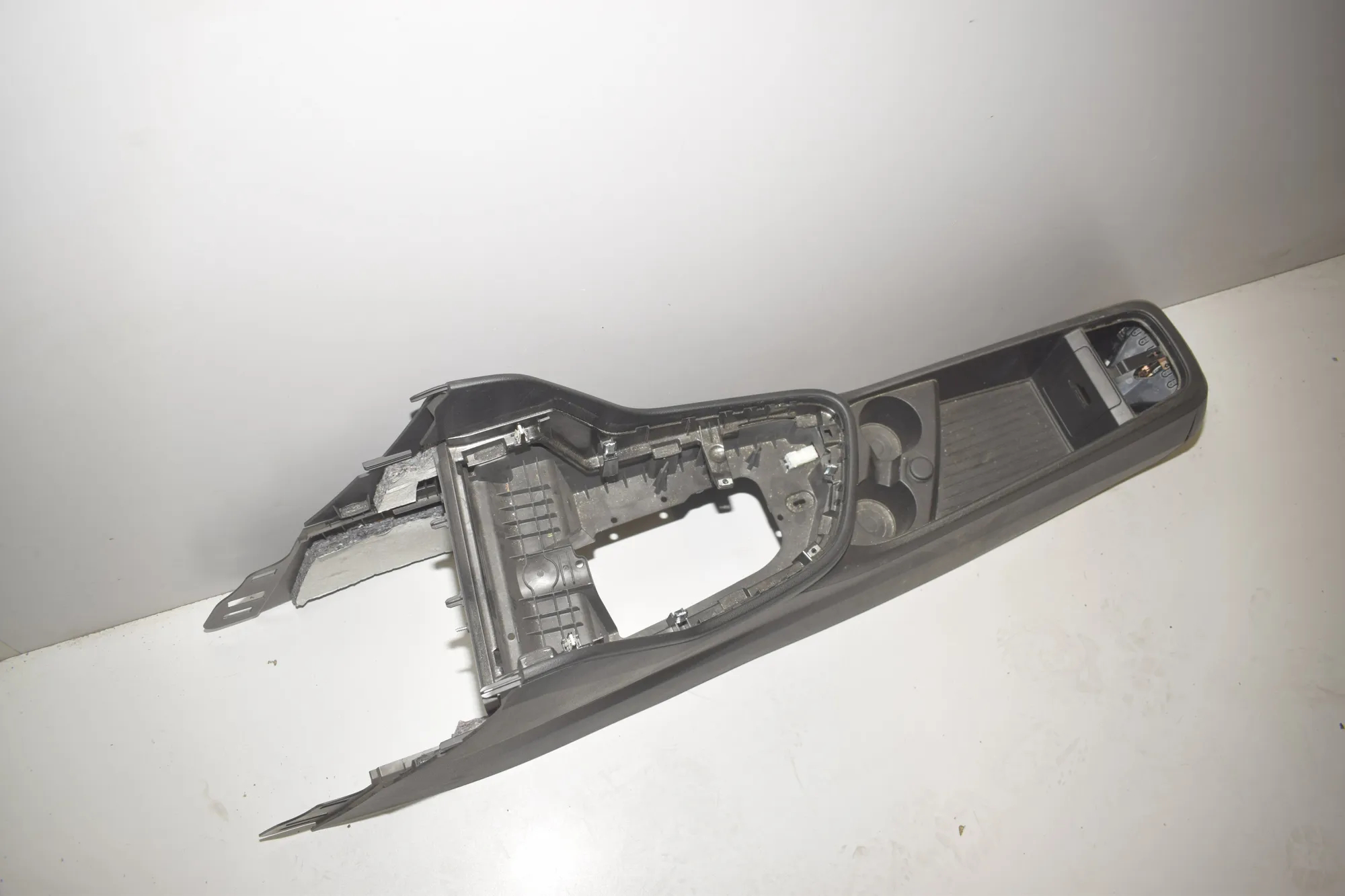 Center Console – OEM 9372504 · BMW 2 Gran Tourer (F46) 218 i 2015 – 4