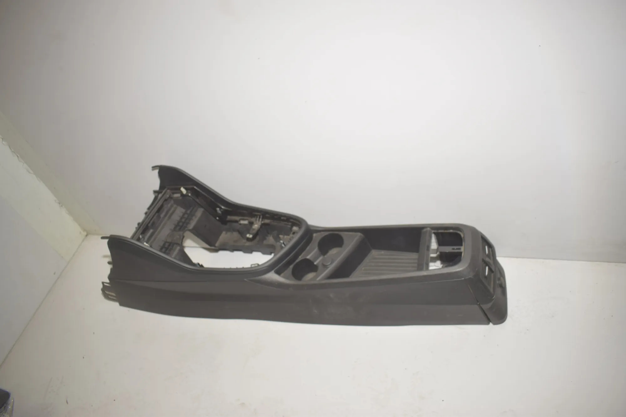 Center Console – OEM 9372504 · BMW 2 Gran Tourer (F46) 218 i 2015 – 5