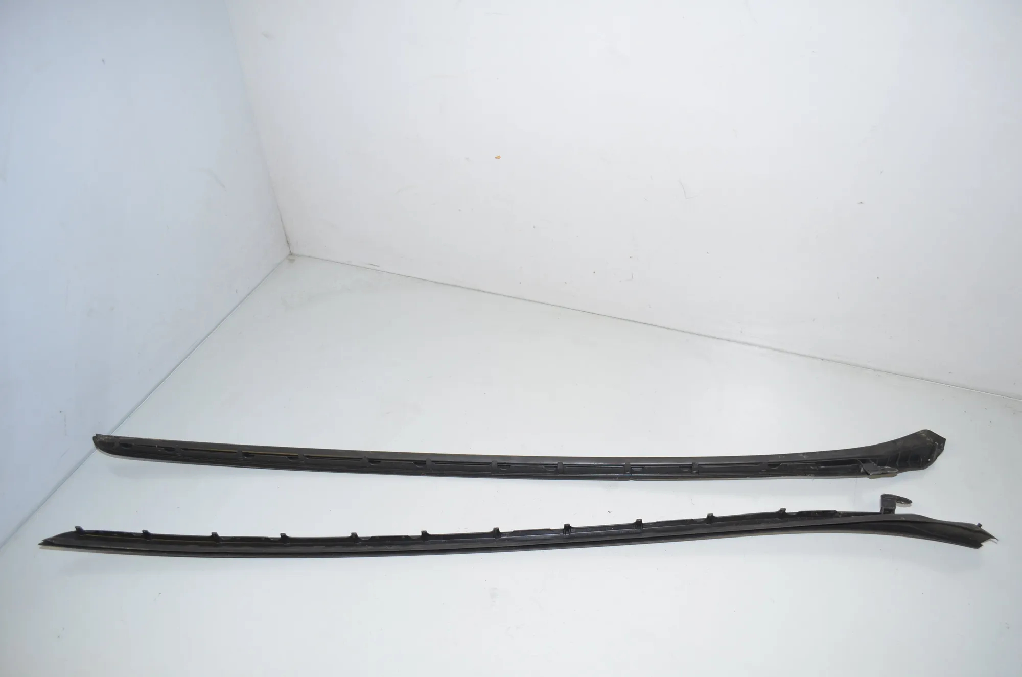 Front Windshield Trim – OEM 7331507 · BMW 2 Gran Tourer (F46) 218 i 2015 – 3