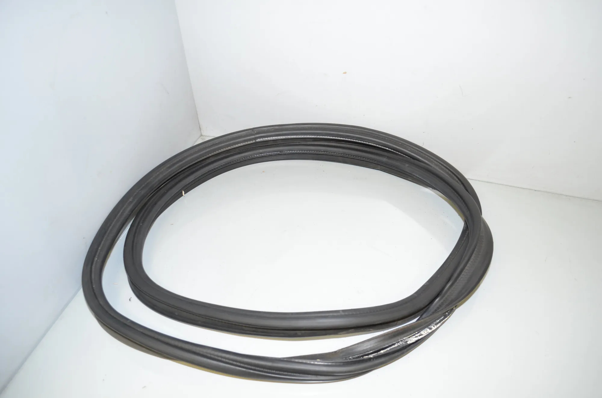 Tailgate Rubber Seal – OEM 7474448 · BMW 2 Gran Tourer (F46) 218 i 2015 – 2