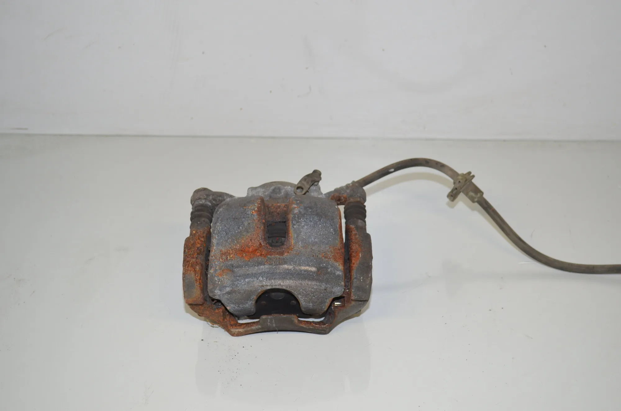 Front Left Brake Caliper – OEM 6860265 · BMW 1 (F40) (2019 - -) F40) 116 d 2020