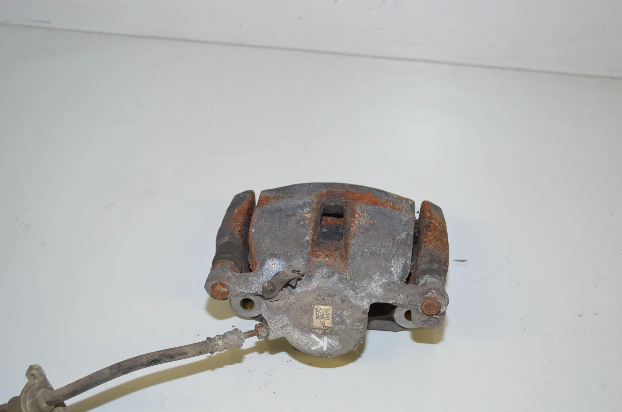 Front Left Brake Caliper – OEM 6860265 · BMW 1 (F40) (2019 - -) F40) 116 d 2020 – 2