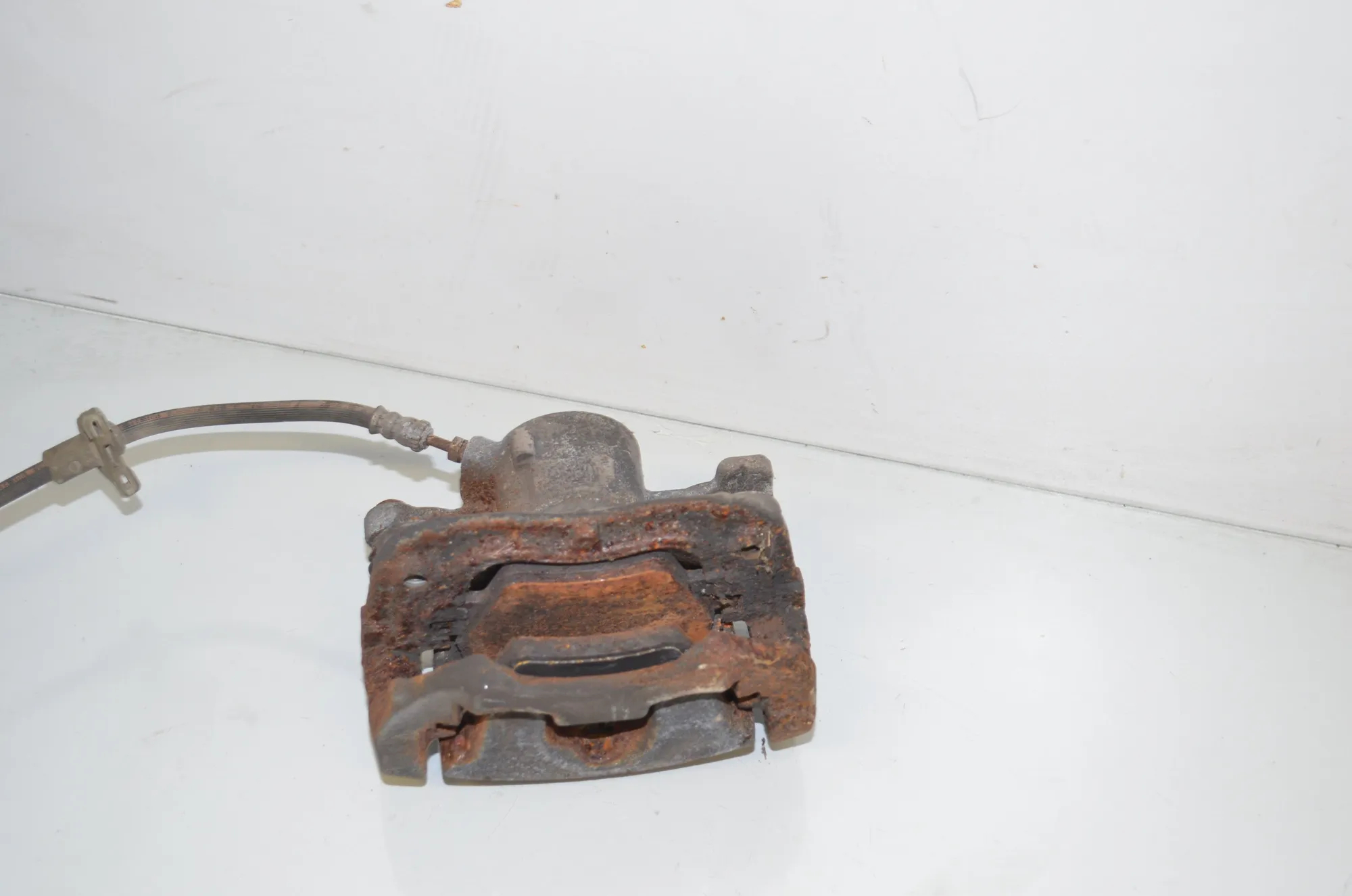 Front Left Brake Caliper – OEM 6860265 · BMW 1 (F40) (2019 - -) F40) 116 d 2020 – 3