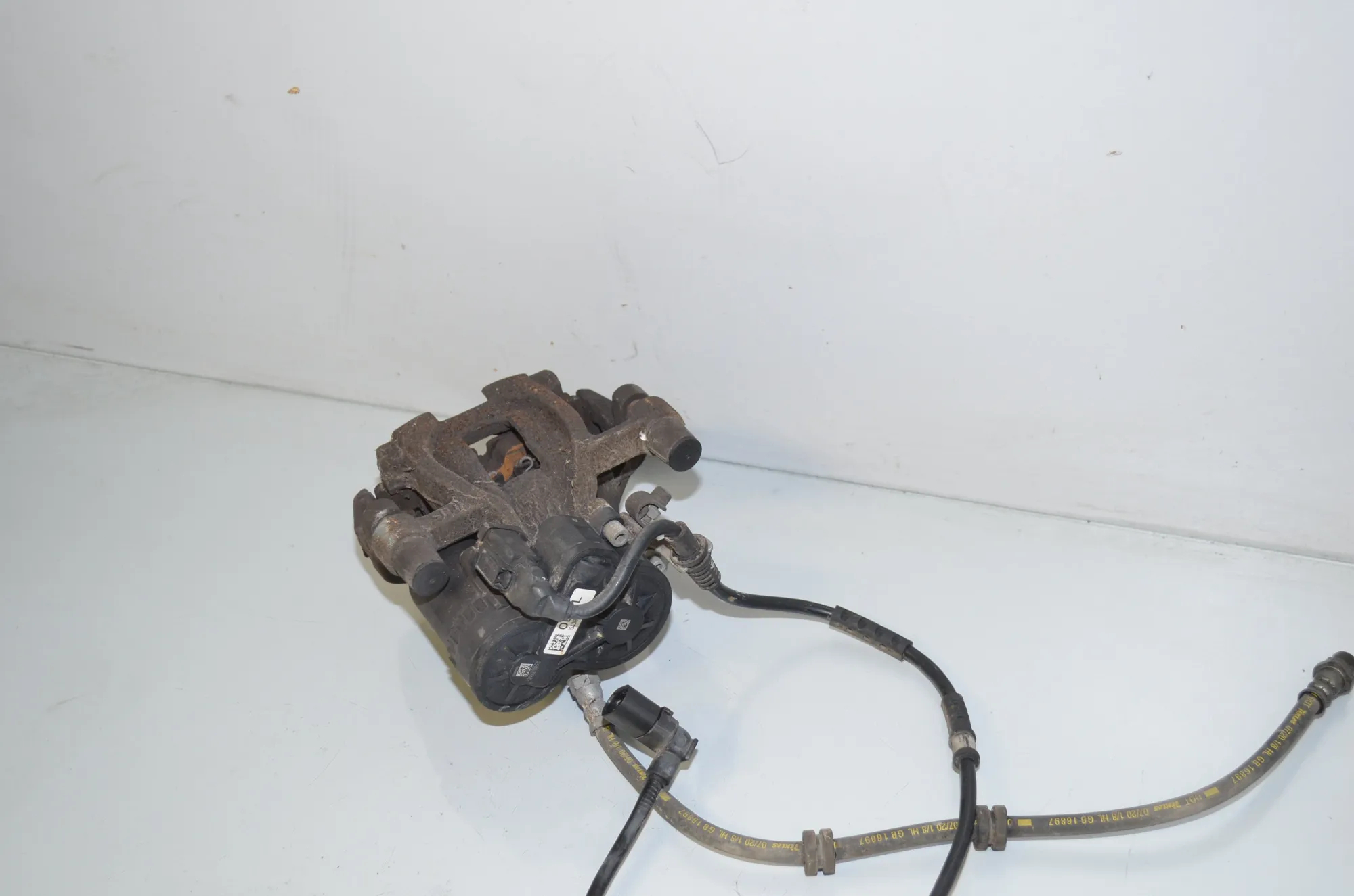 Rear Left Brake Caliper – OEM 6883025 · BMW 1 (F40) (2019 - -) F40) 116 d 2020 – 2