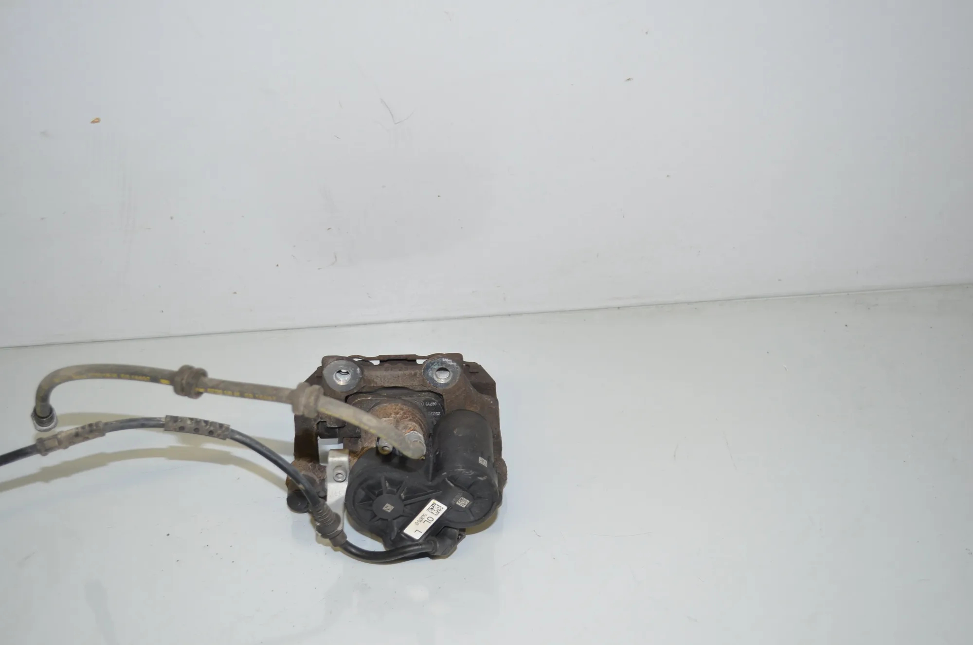Rear Left Brake Caliper – OEM 6883025 · BMW 1 (F40) (2019 - -) F40) 116 d 2020 – 4