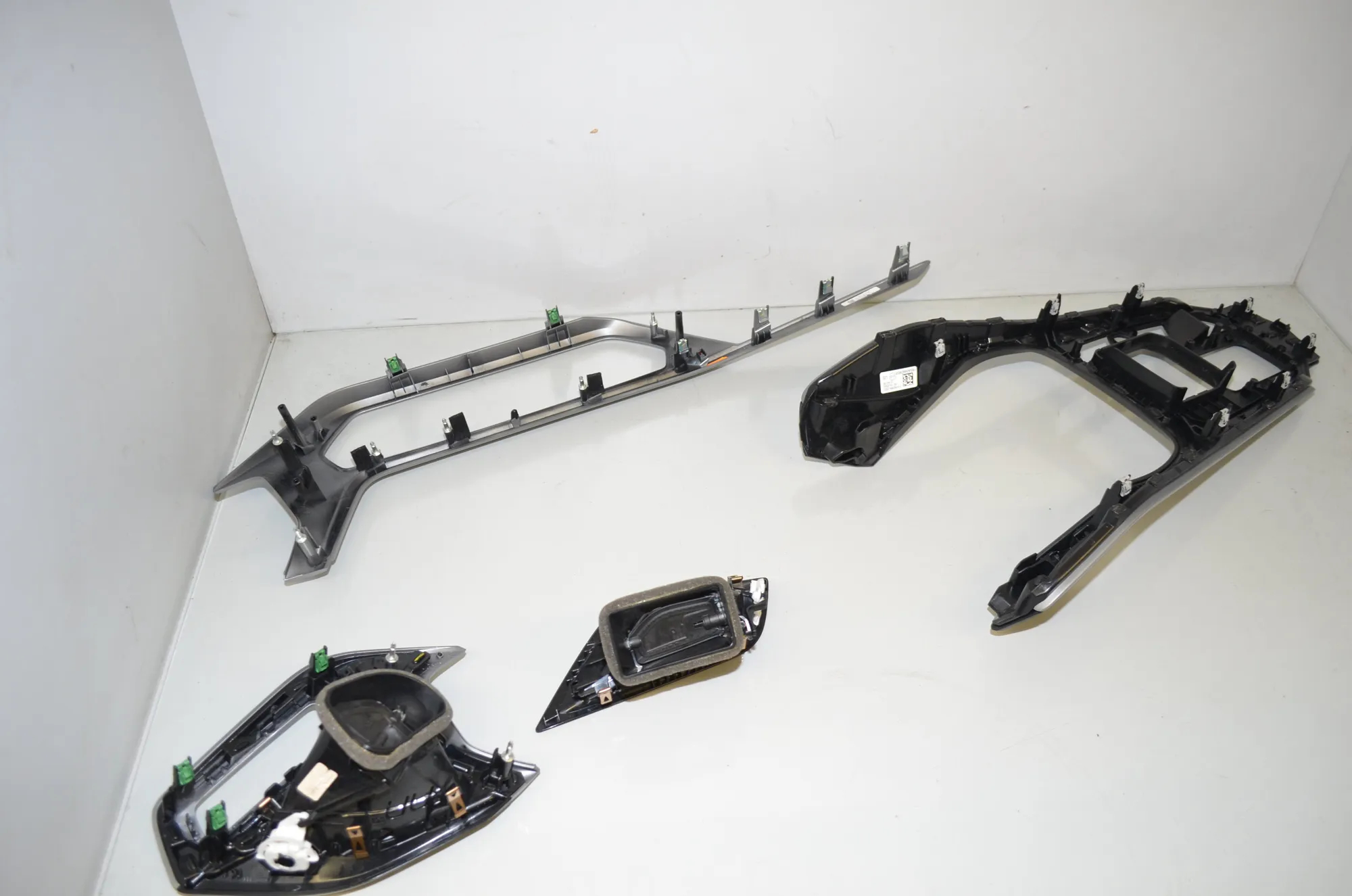 Interior Trim Strips Kit – OEM 6823189 · BMW 1 (F40) (2019 - -) F40) 116 d 2020 – 5