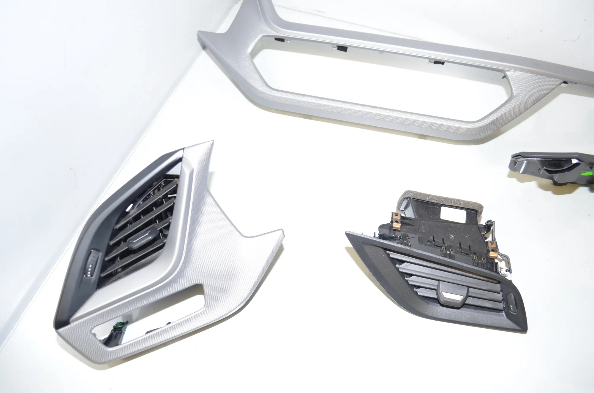 Interior Trim Strips Kit – OEM 6823189 · BMW 1 (F40) (2019 - -) F40) 116 d 2020 – 4