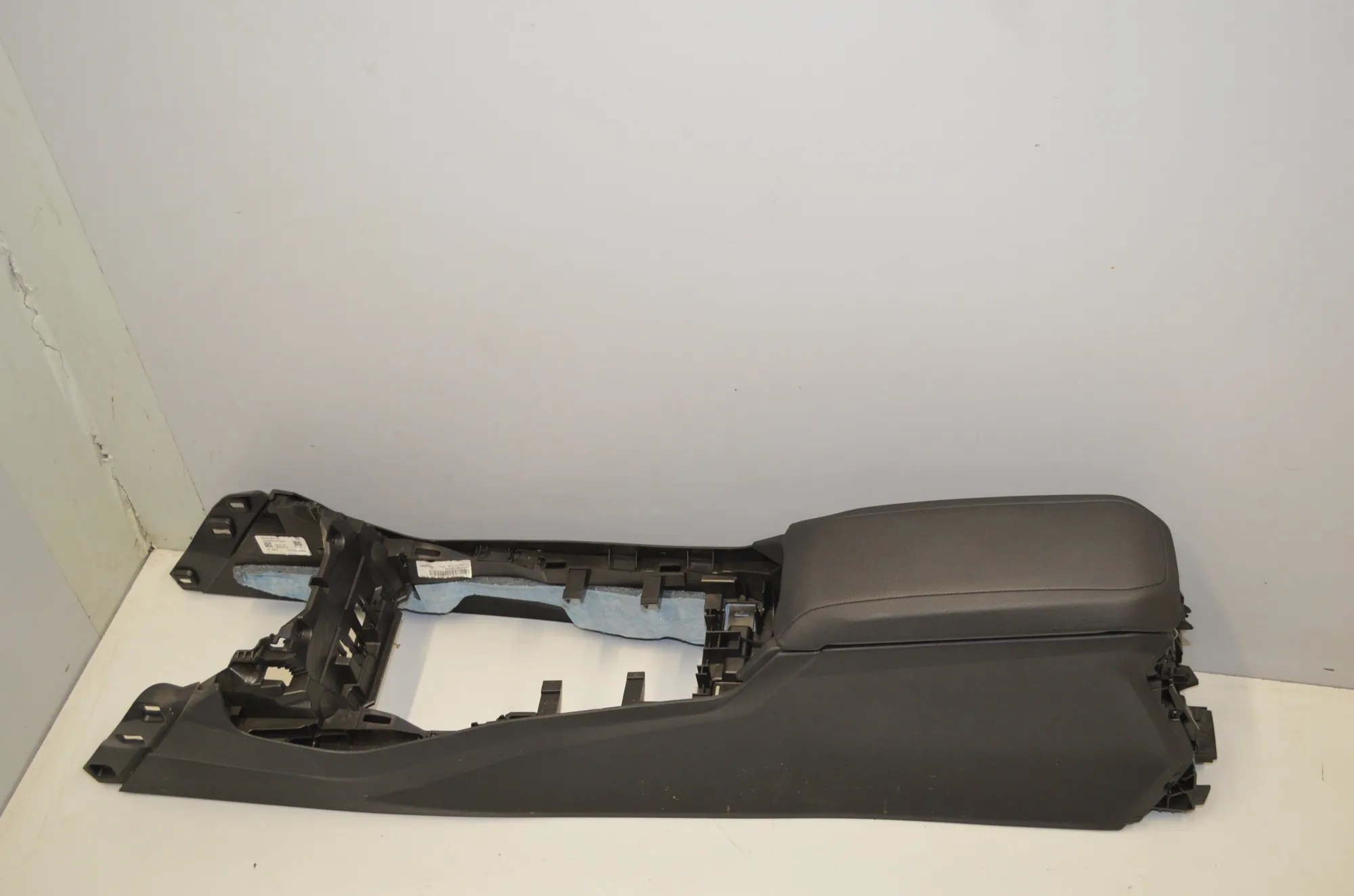 Center Console – OEM 9460091 · BMW 1 (F40) (2019 - -) F40) 116 d 2020 – 3