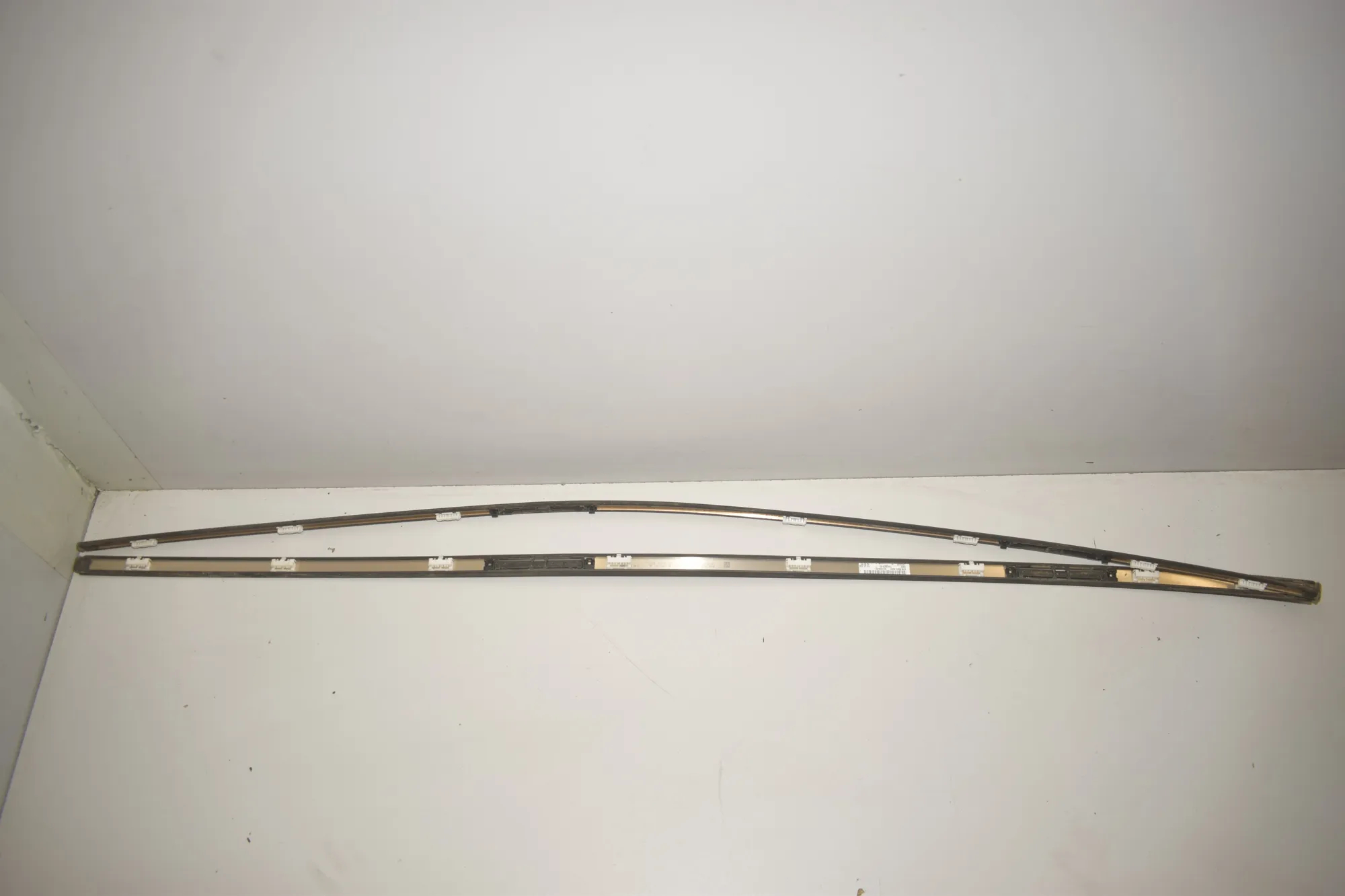Right Side Roof Strip Trim – OEM 7461829 · BMW 1 (F40) (2019 - -) F40) 116 d 2020 – 4