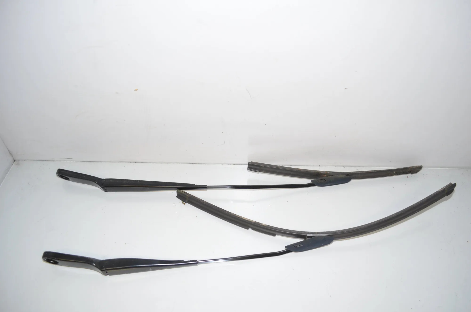 Front Wiper Arms – OEM 7453958 · BMW 1 (F40) (2019 - -) F40) 116 d 2020