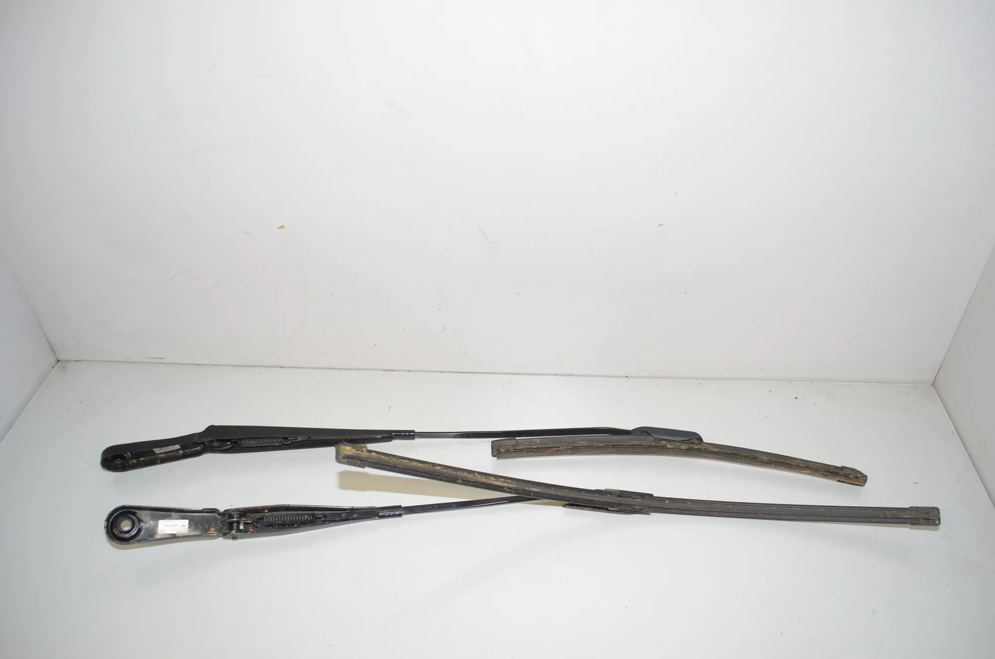 Front Wiper Arms – OEM 7453958 · BMW 1 (F40) (2019 - -) F40) 116 d 2020 – 2