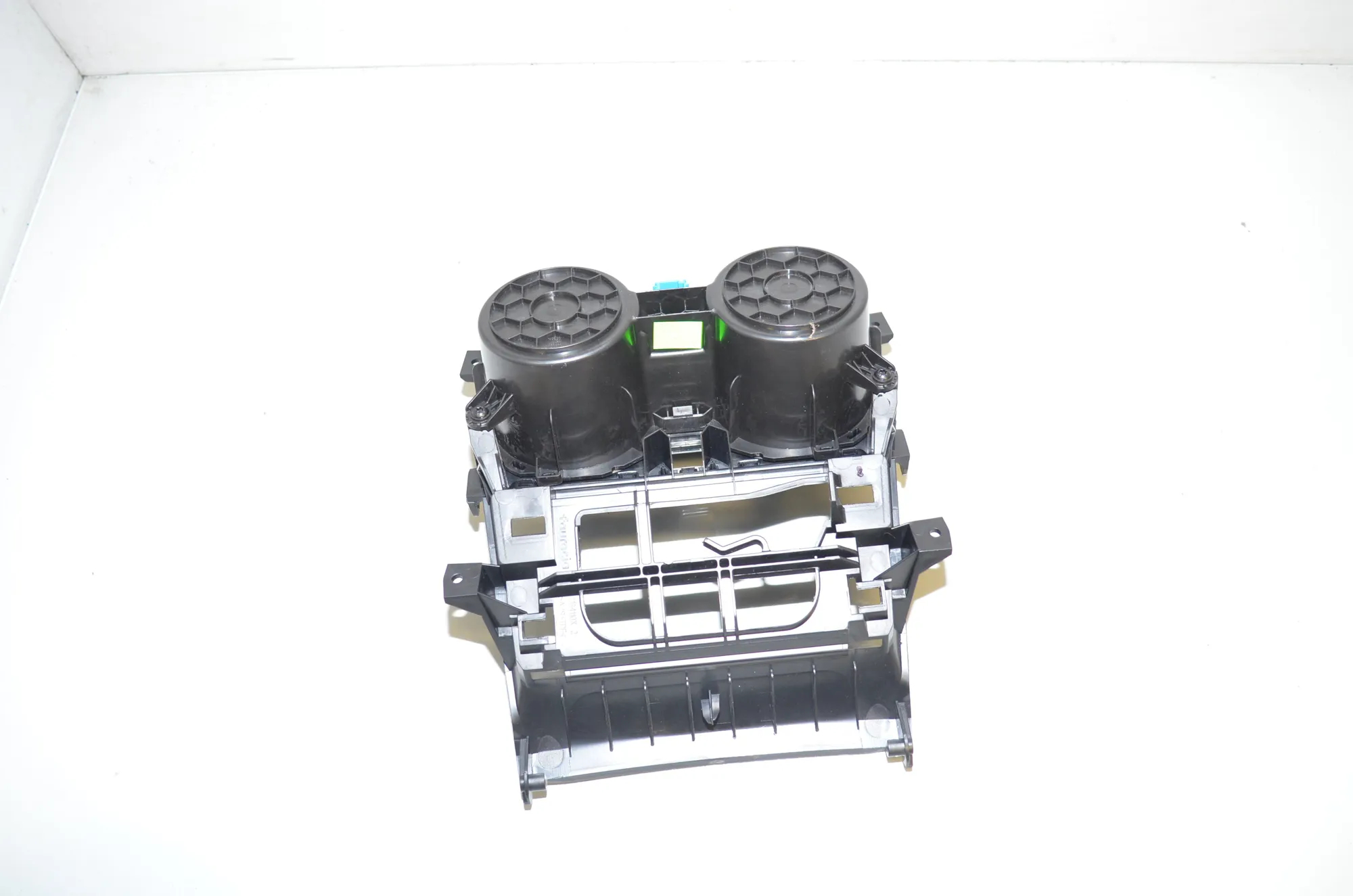 Cup Holder – OEM 6834298 · BMW 1 (F40) (2019 - -) F40) 116 d 2020 – 3