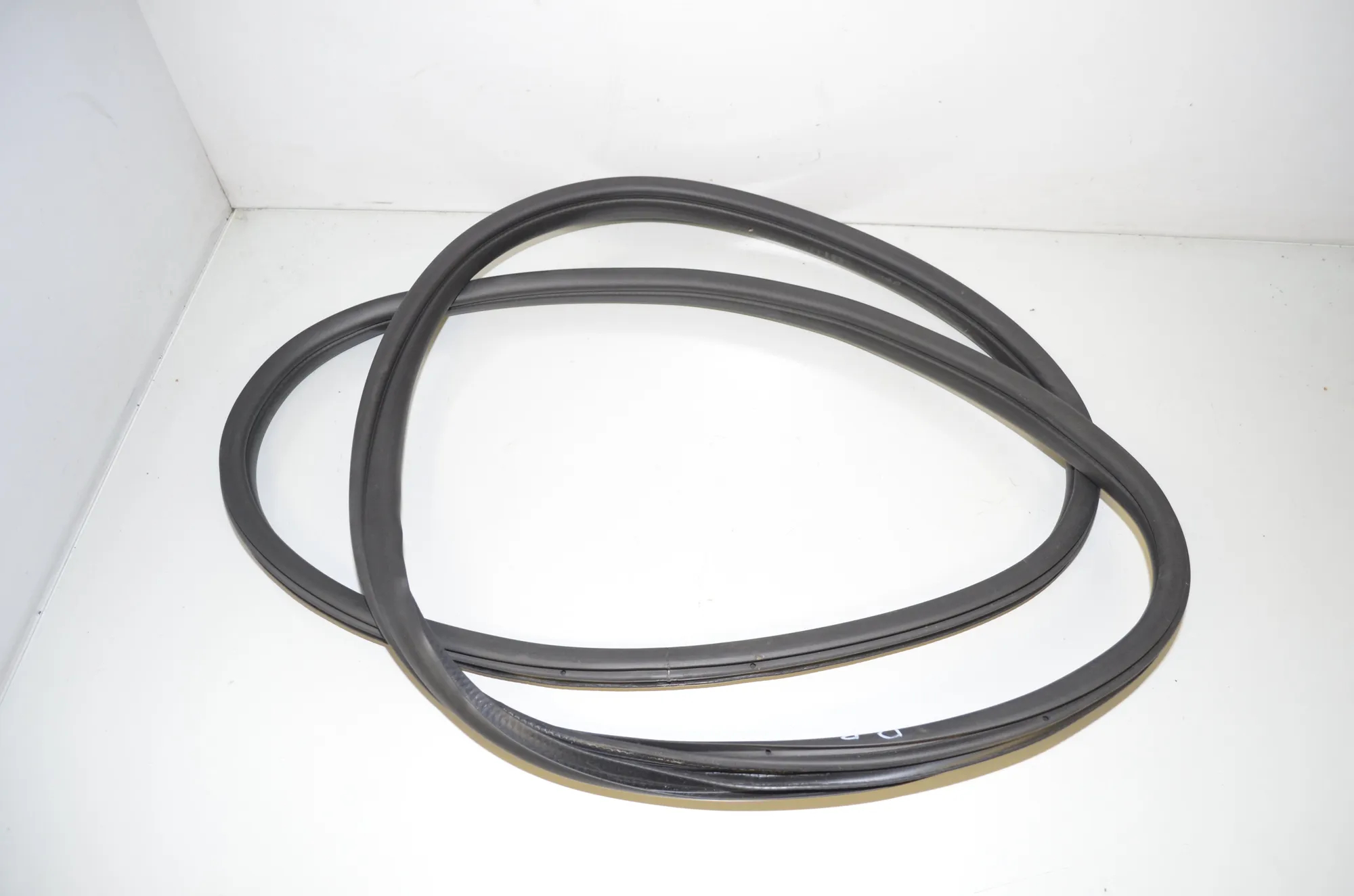 Front Right Door Seal Rubber – OEM 9880688 · BMW 1 (F40) (2019 - -) F40) 116 d 2020 – 2