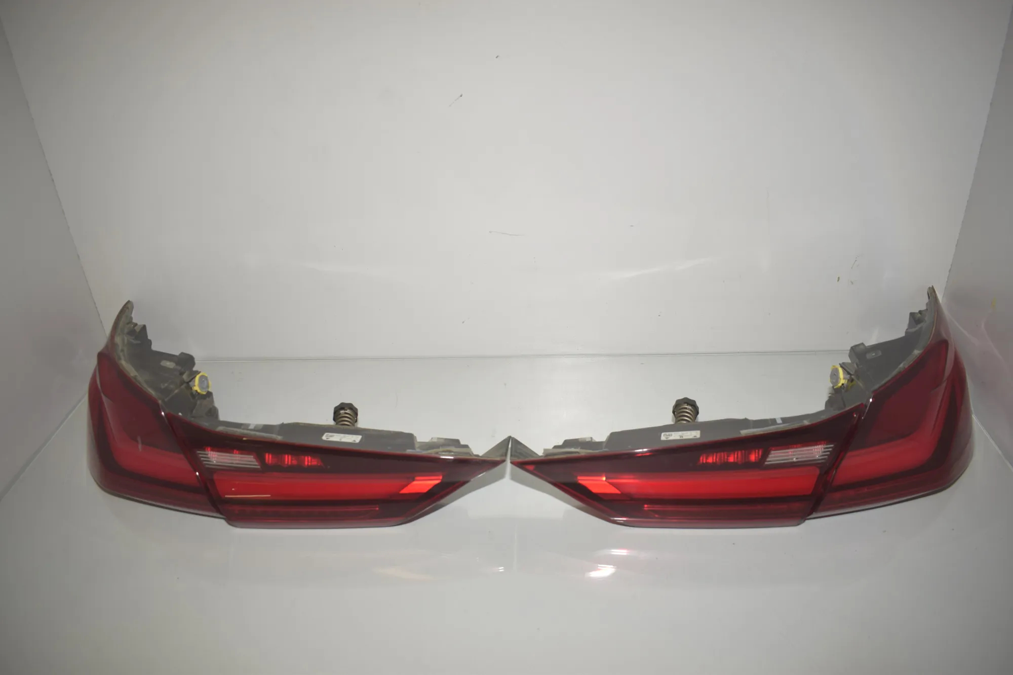 Rear Tail Light Set – OEM 7450643 · BMW 1 (F40) (2019 - -) F40) 116 d 2020 – 3