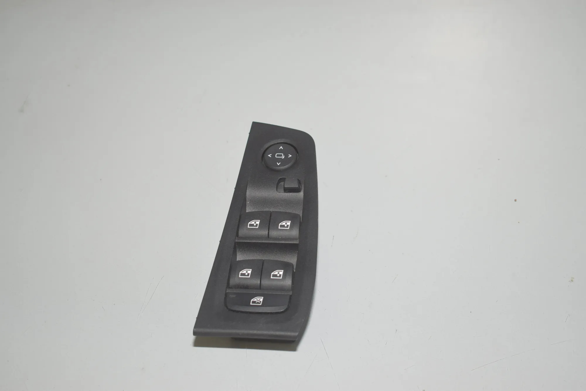 Front Left Door Window Switch – OEM 7950751 · BMW 1 (F40) (2019 - -) F40) 116 d 2020