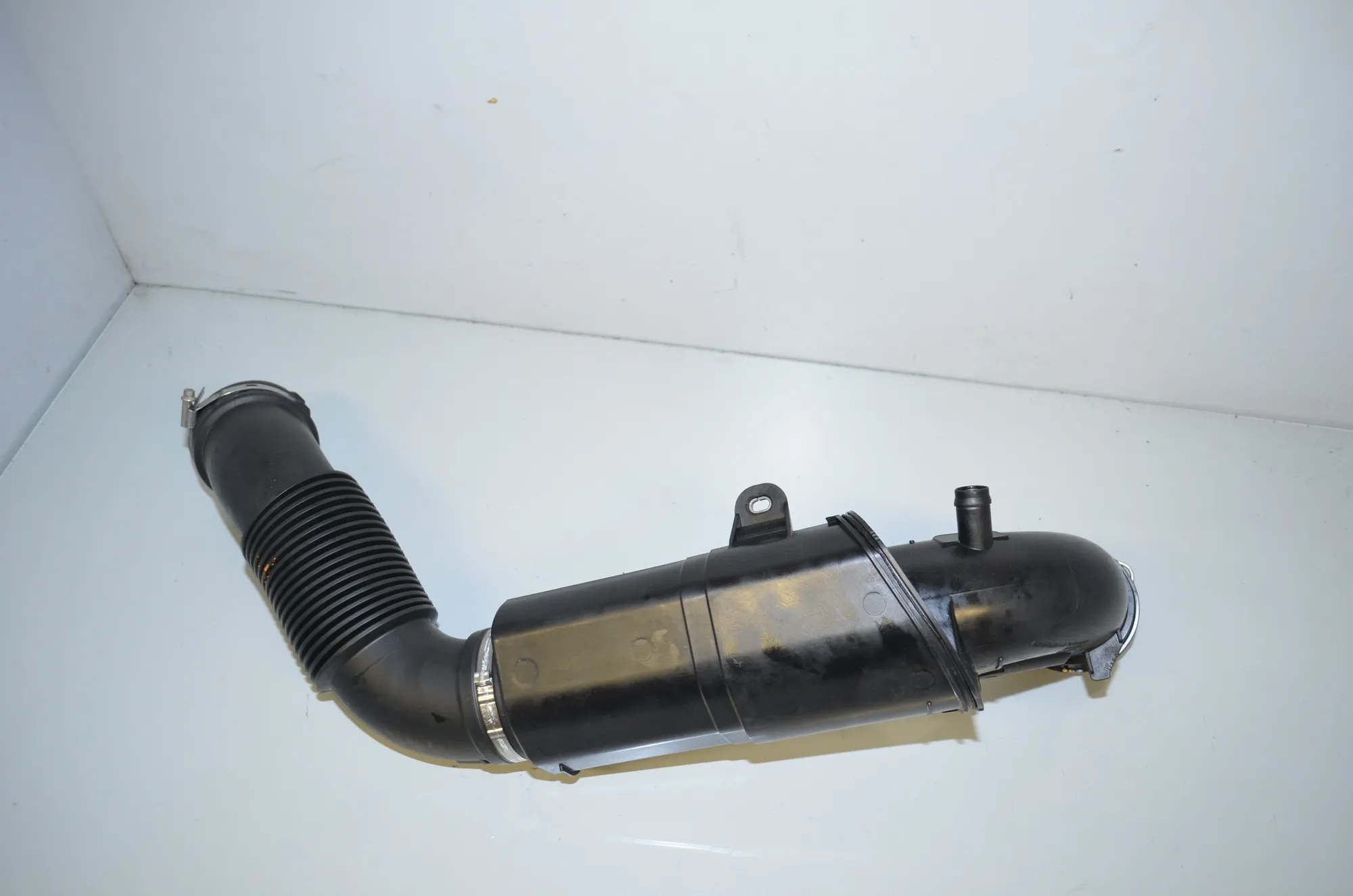 Air Intake Tube – OEM 7619268 · BMW 2 Gran Tourer (F46) 218 i 2015 – 2
