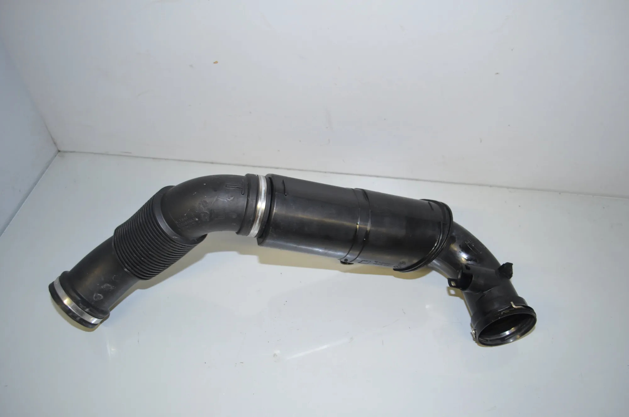 Air Intake Tube – OEM 7619268 · BMW 2 Gran Tourer (F46) 218 i 2015 – 3