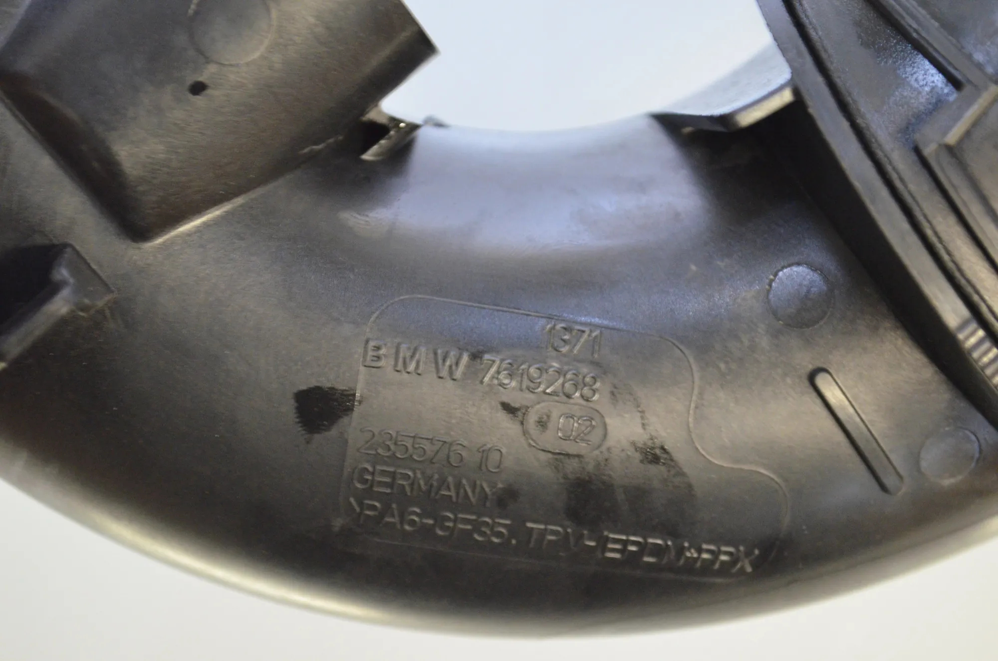 Air Intake Tube – OEM 7619268 · BMW 2 Gran Tourer (F46) 218 i 2015 – 5