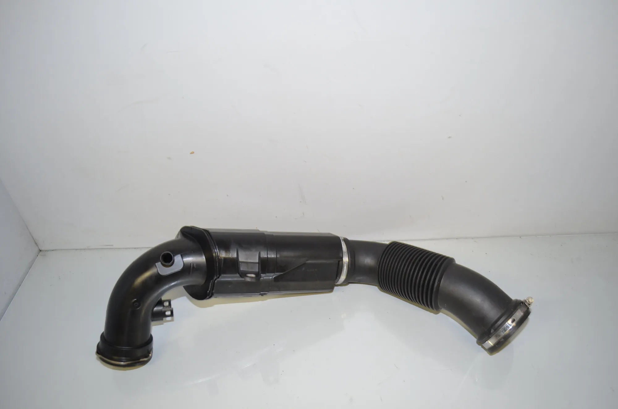 Air Intake Tube – OEM 7619268 · BMW 2 Gran Tourer (F46) 218 i 2015