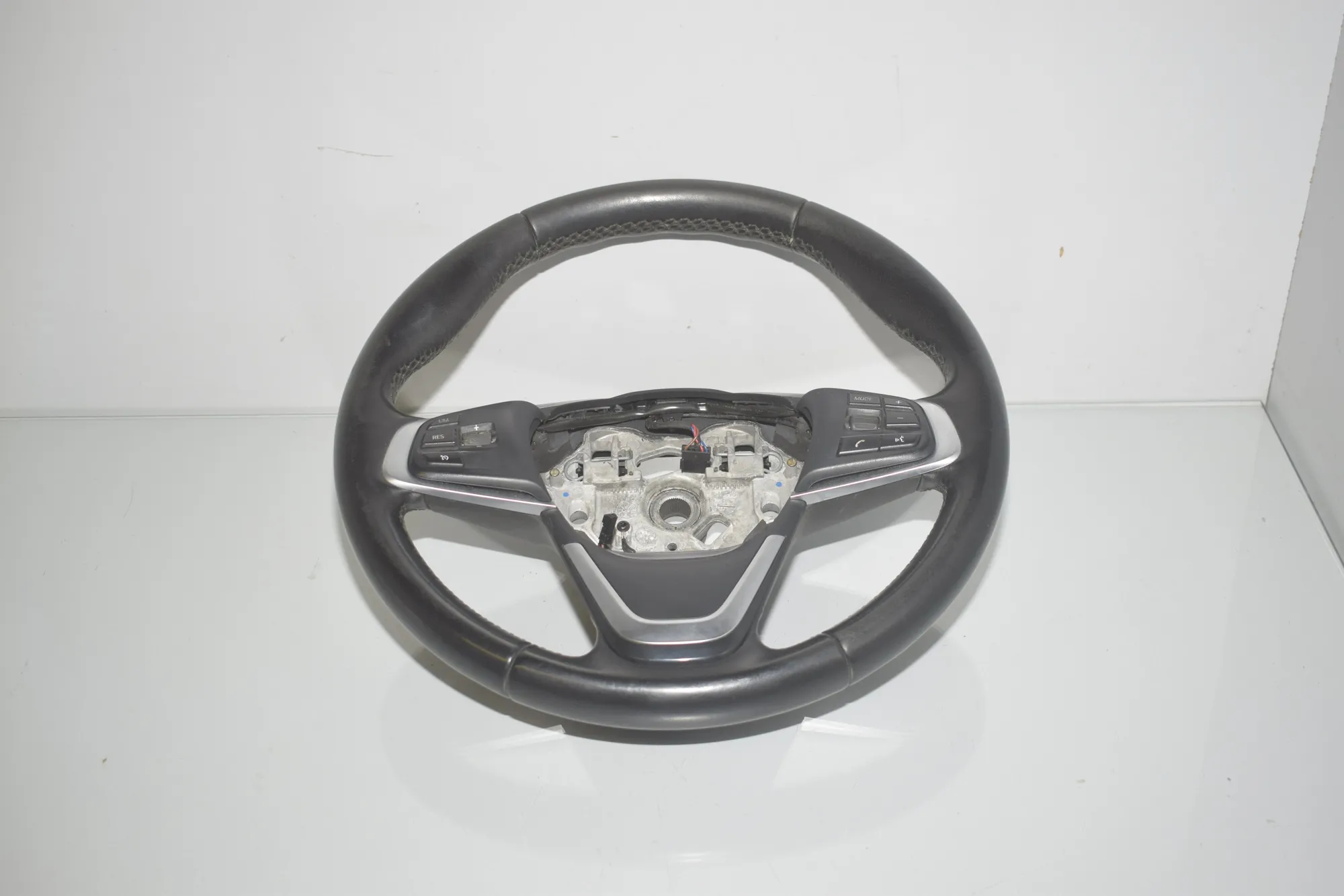Steering Wheel – OEM 6860284 · BMW 2 Gran Tourer (F46) 218 i 2015