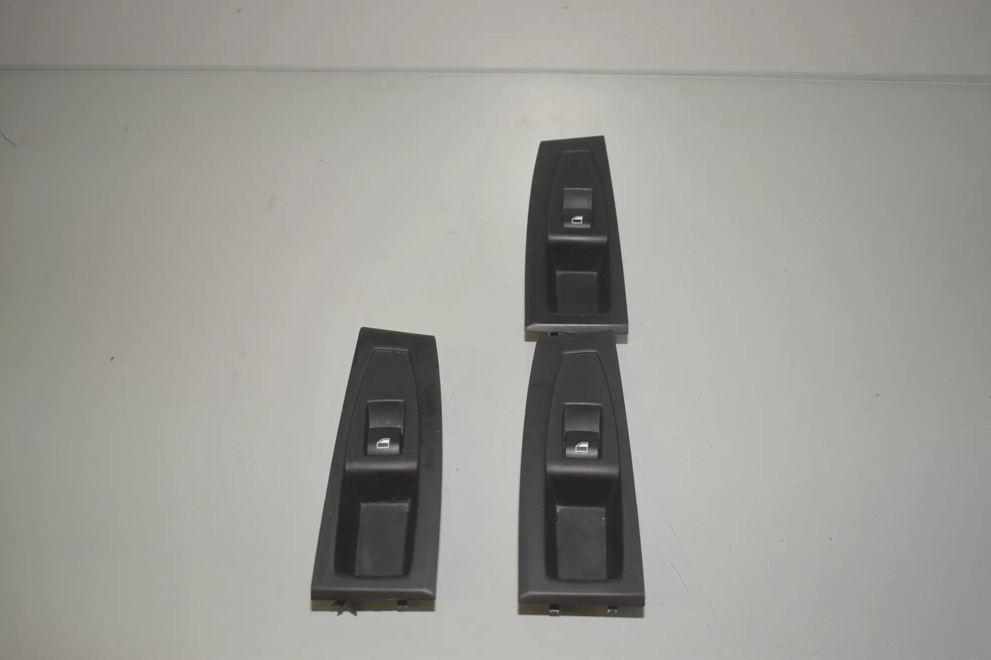 Front Right Door Window Switch – OEM 9208107 · BMW 2 Gran Tourer (F46) 218 i 2015
