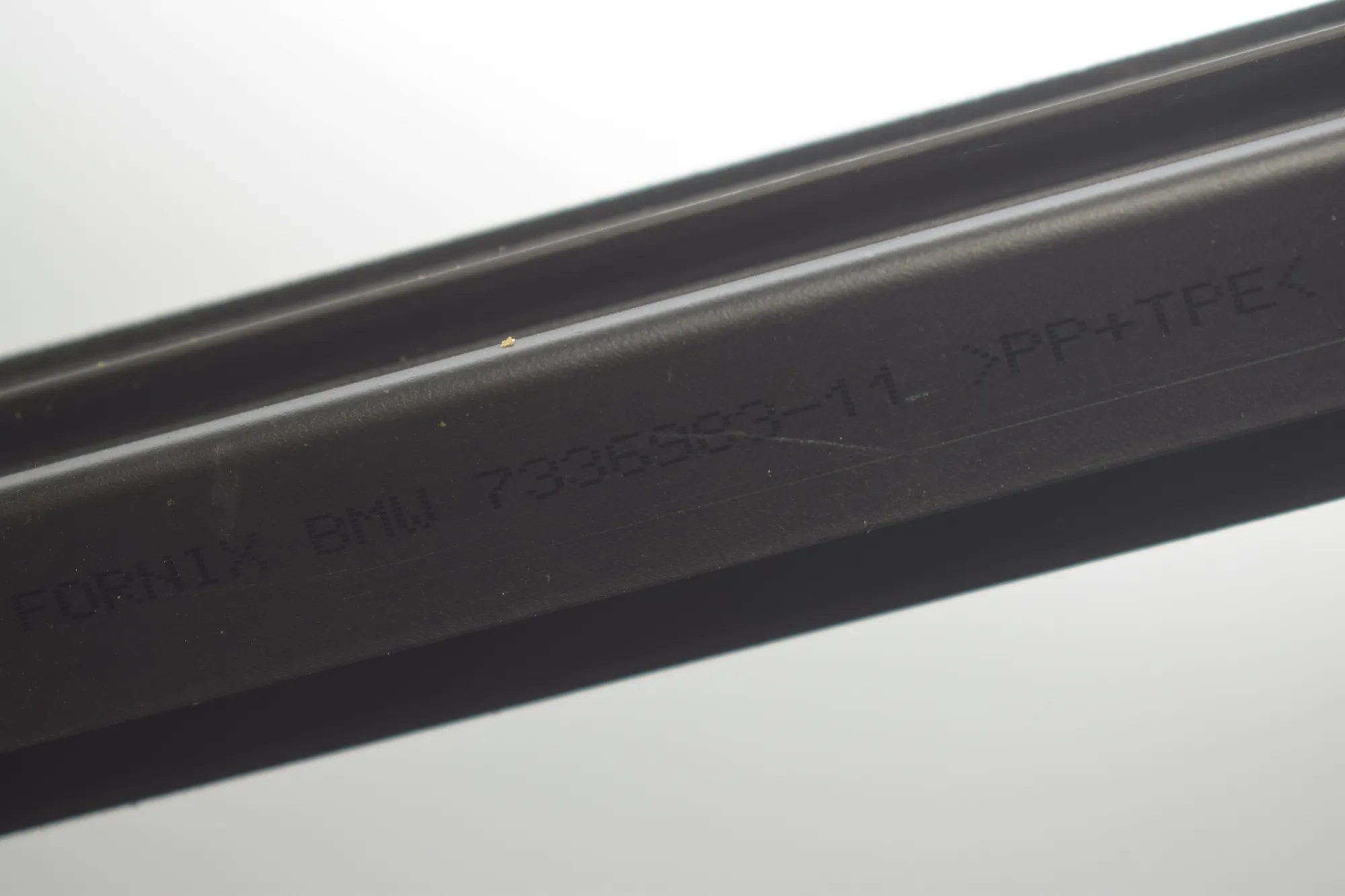 Front Left Door Window Strip – OEM 7336959 · BMW 5 (G30) (2016 - -) M 550 i xDrive 2017 – 7