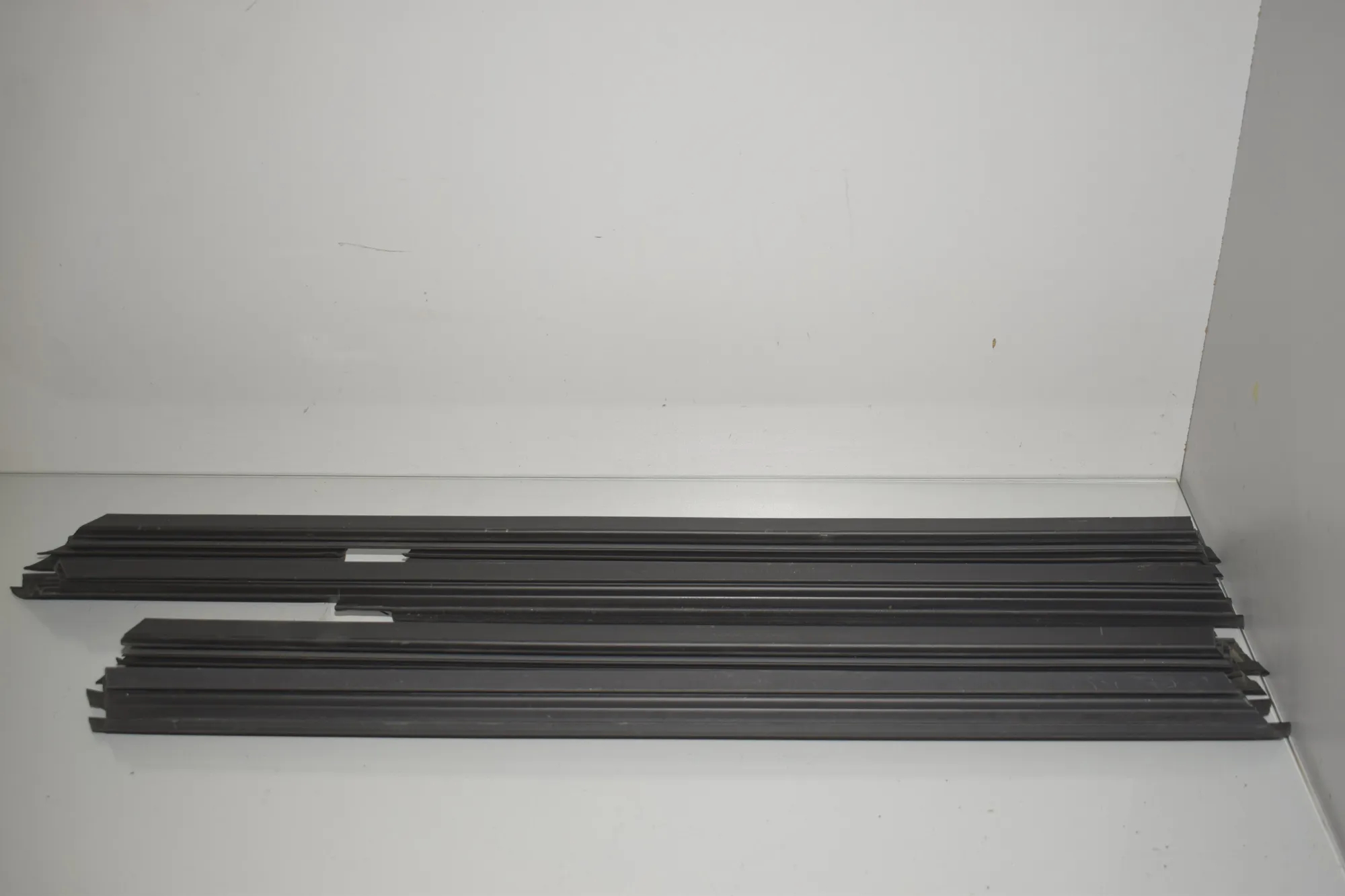 Front Left Door Window Strip – OEM 7336959 · BMW 5 (G30) (2016 - -) M 550 i xDrive 2017 – 4