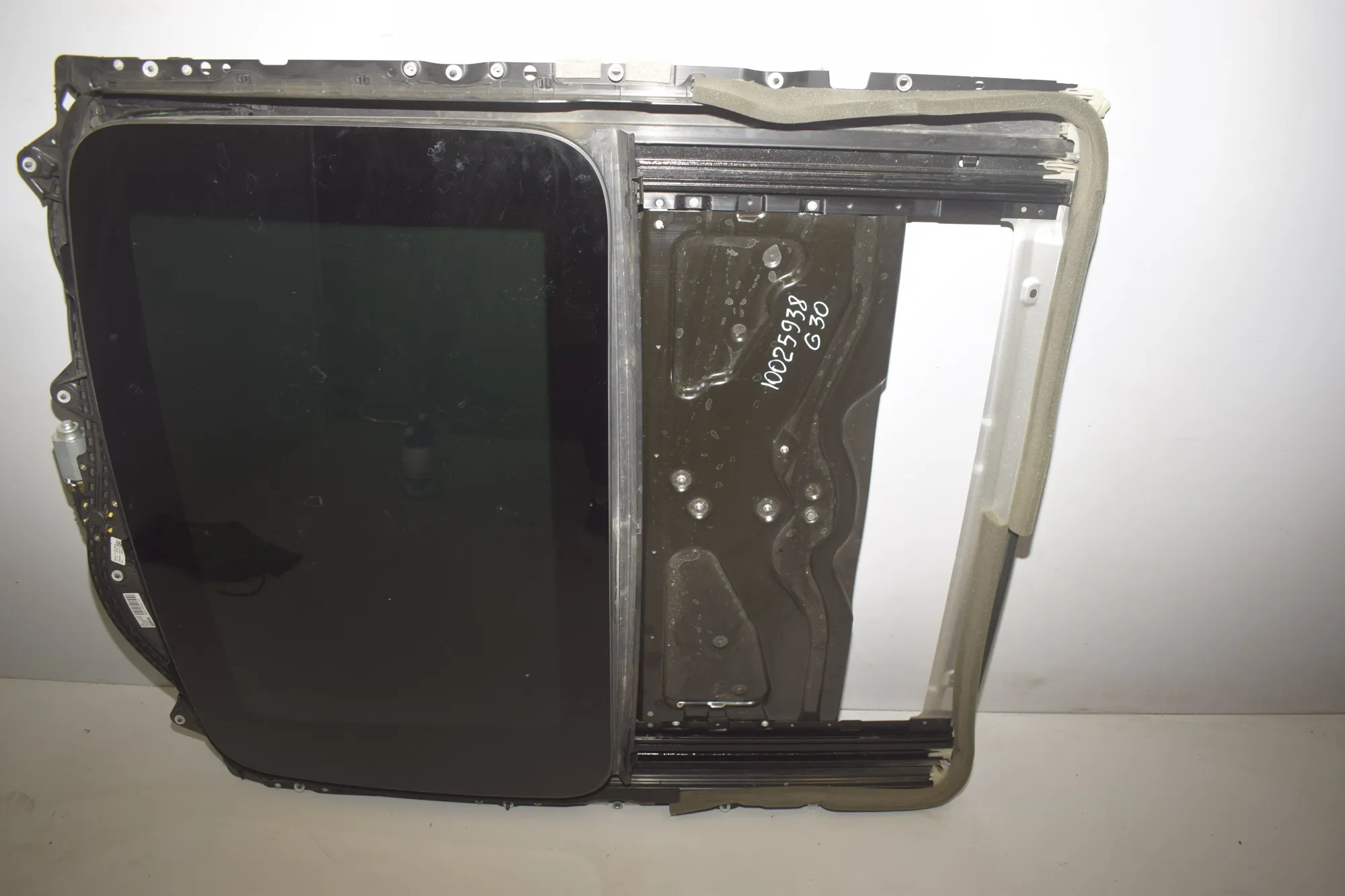 Sunroof – OEM 8065030 · BMW 5 (G30) (2016 - -) M 550 i xDrive 2017 – 3