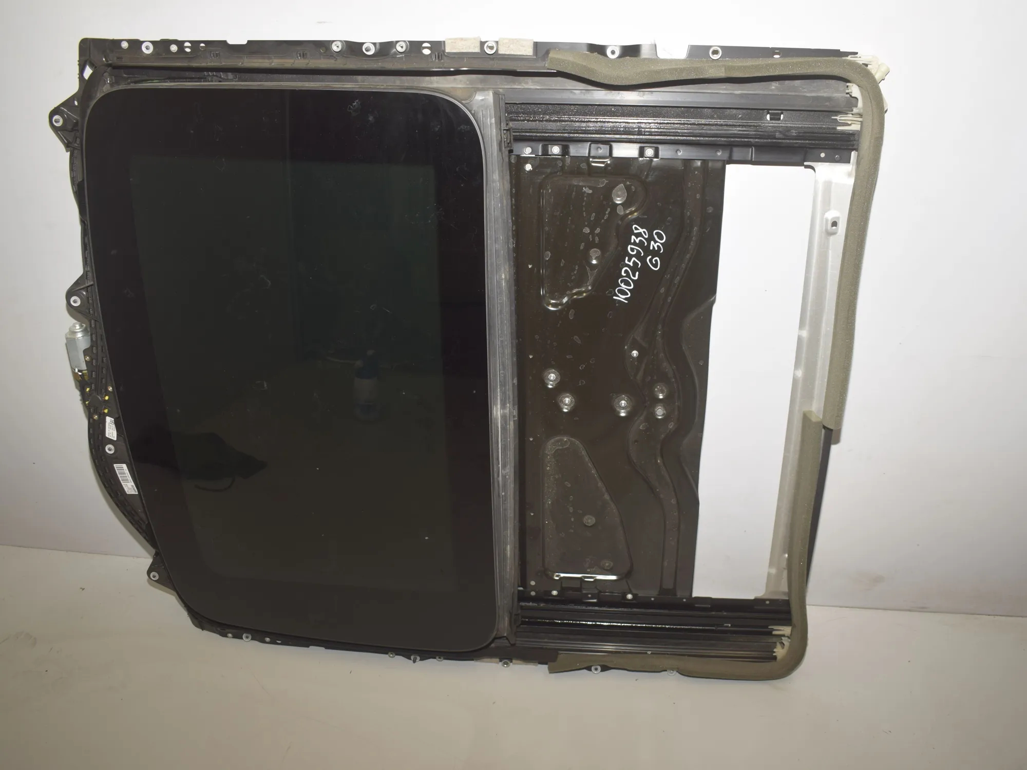 Sunroof – OEM 8065030 · BMW 5 (G30) (2016 - -) M 550 i xDrive 2017 – 2