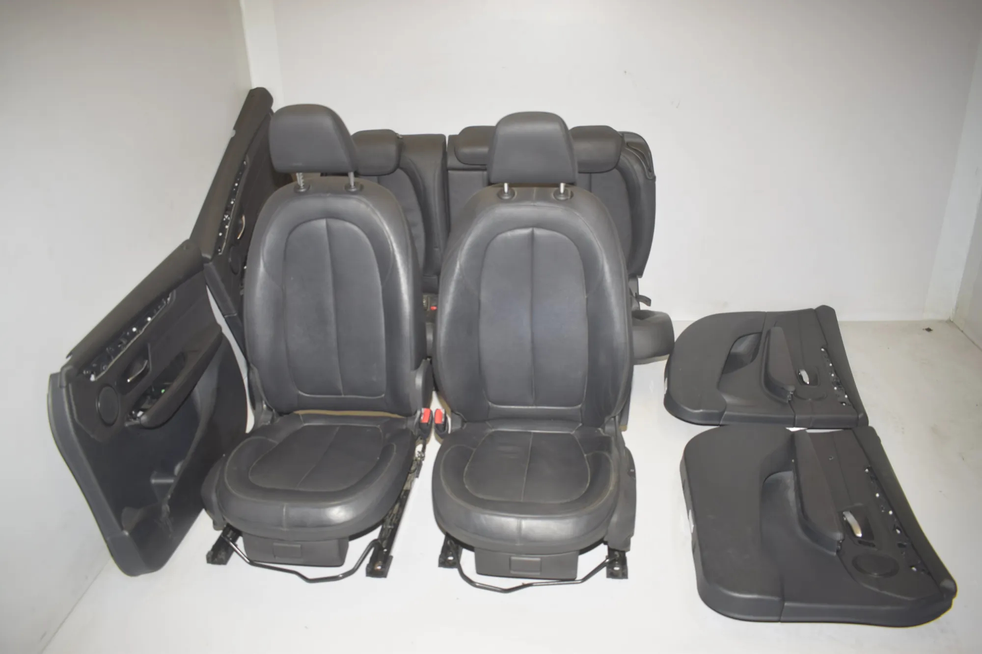 Seat set · BMW 2 Gran Tourer (F46) 218 i 2015
