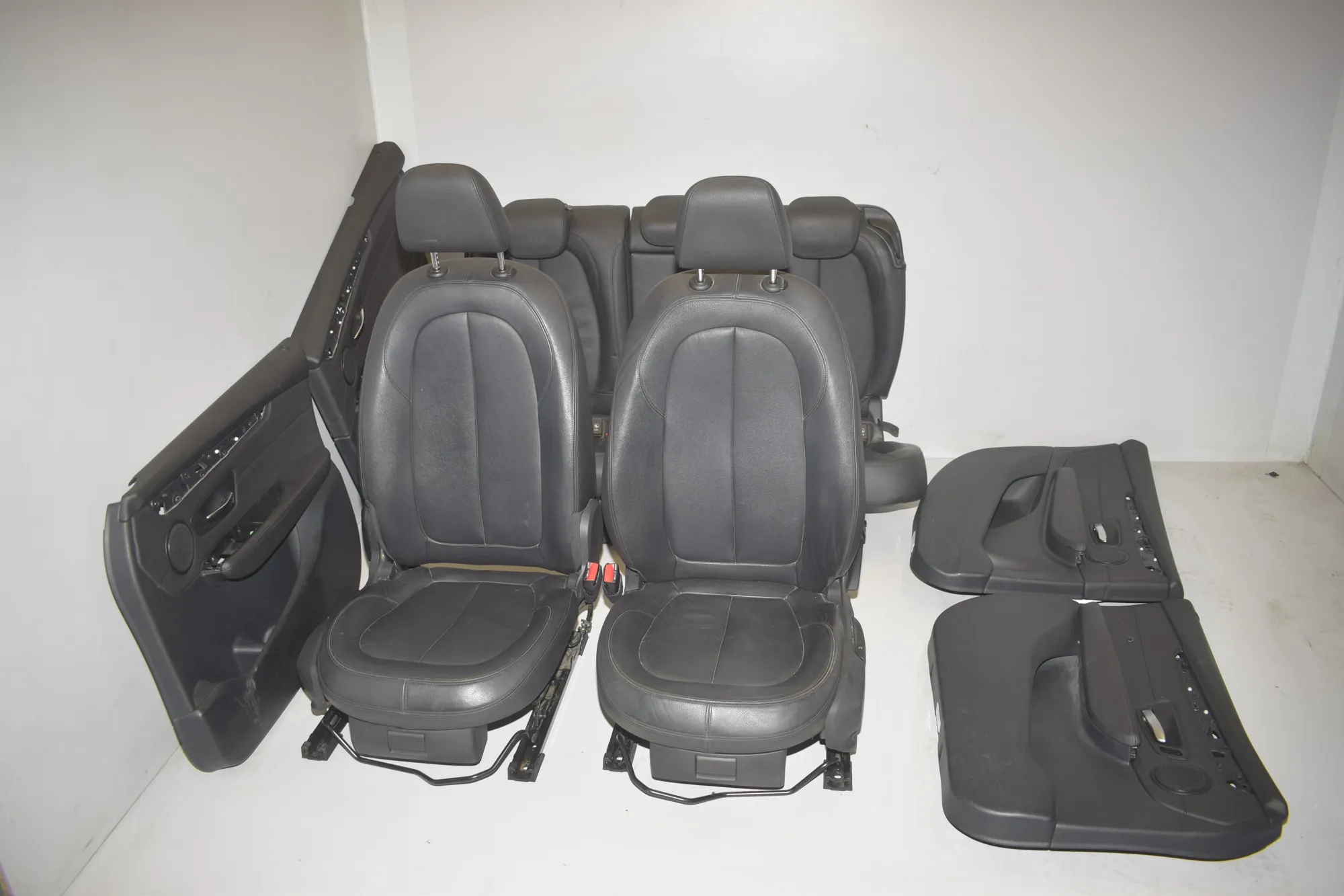 Seat set · BMW 2 Gran Tourer (F46) 218 i 2015 – 2