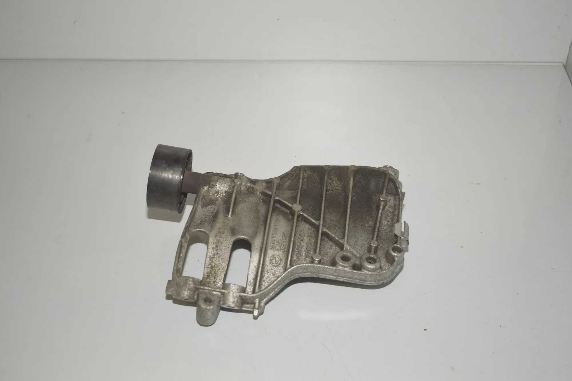 A/C Pump Bracket – OEM 7585167 · BMW X5 (F15, F85) BMW X5 (F15, F85) sDrive 35 i 2013 – 2