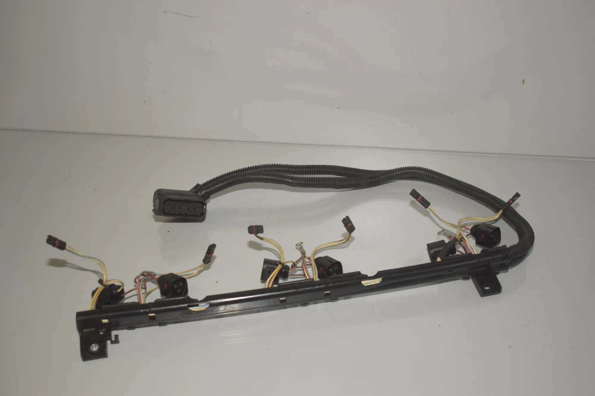 Fuel Injector Wire Connection – OEM 7588180 · BMW 5 (F10) BMW 5 (F10) 535 i 2013