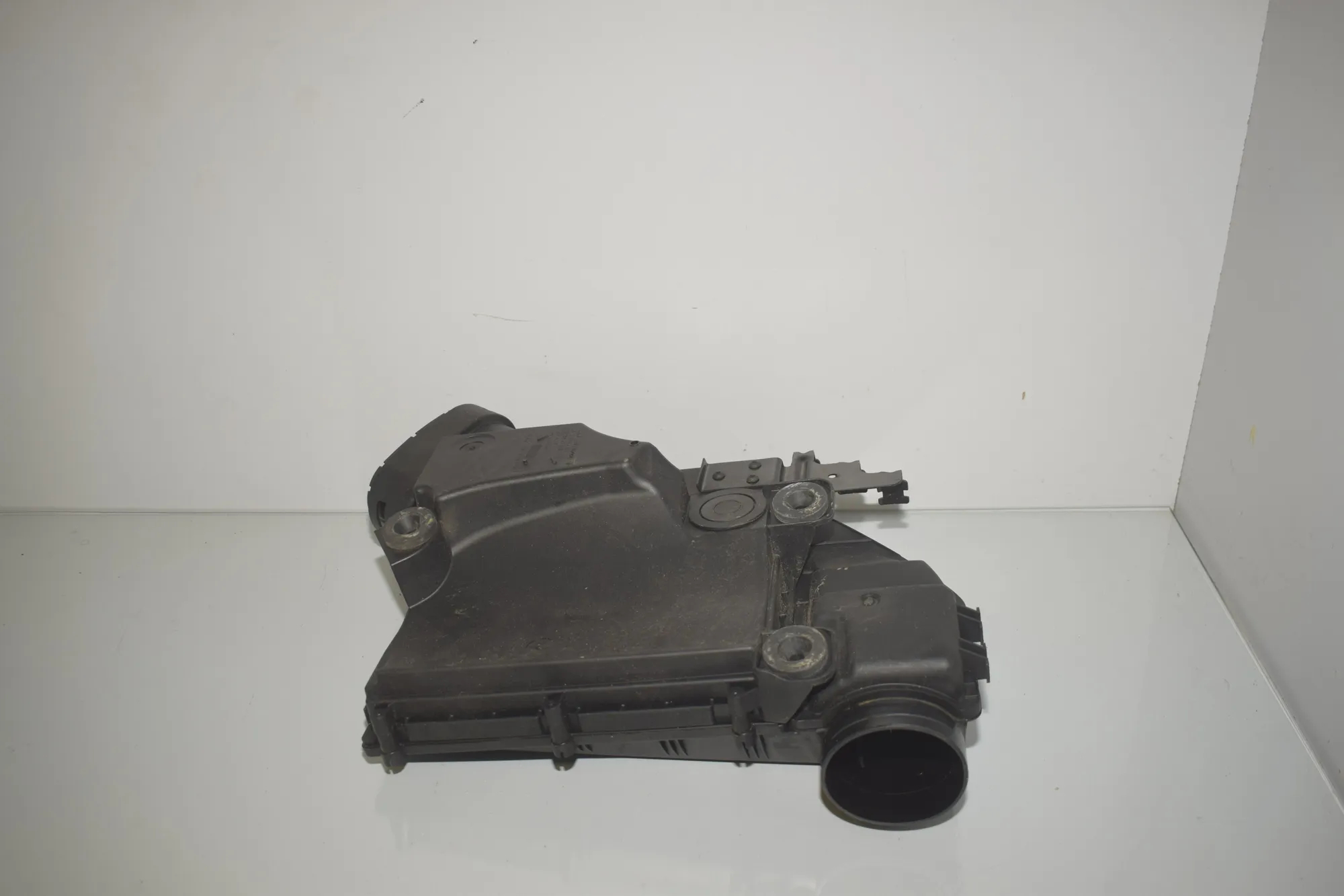 Air Filter Box – OEM 7604404 · BMW 5 (F10) BMW 5 (F10) 535 i 2013 – 3