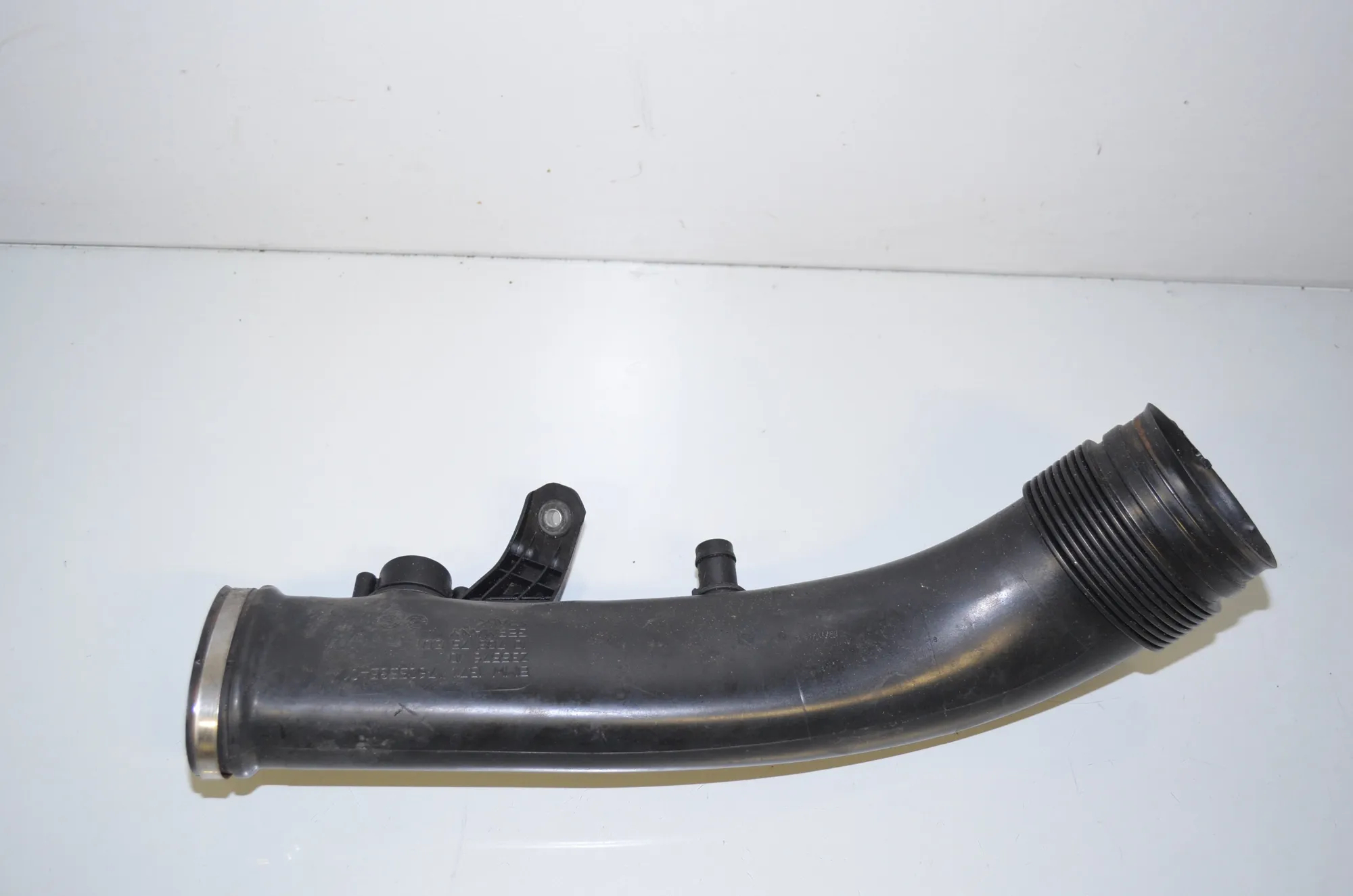 Air Intake Tube – OEM 7605585 · BMW X5 (F15, F85) BMW X5 (F15, F85) sDrive 35 i 2013